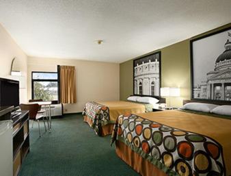 Queen Room with Two Queen Beds - Non-Smoking - Photo 1