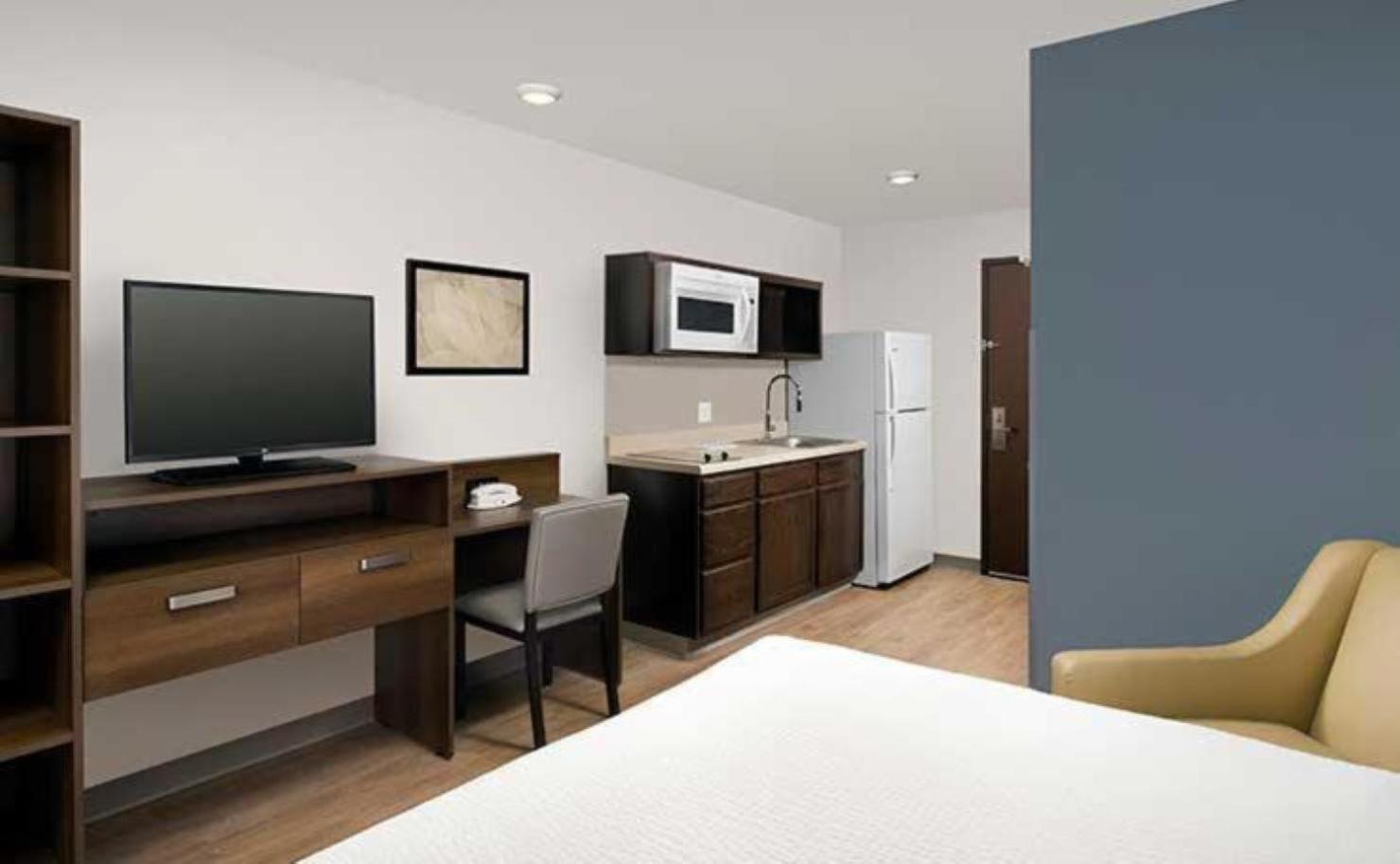 Standard King Room - Non Smoking - Photo 9