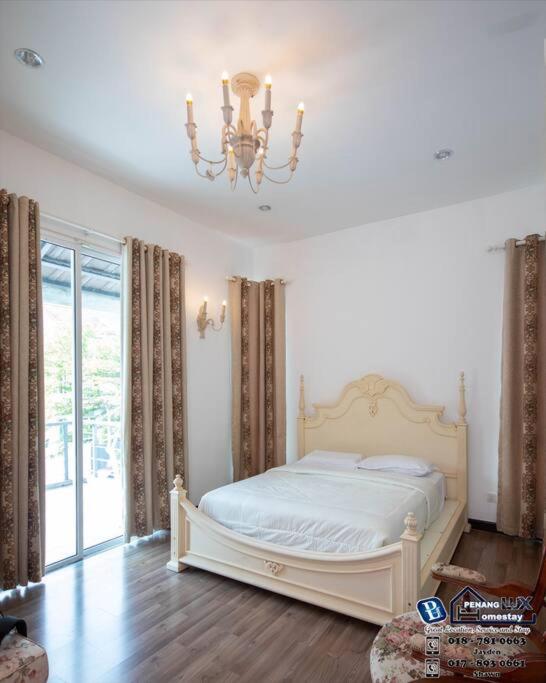 Five-Bedroom House photo 1