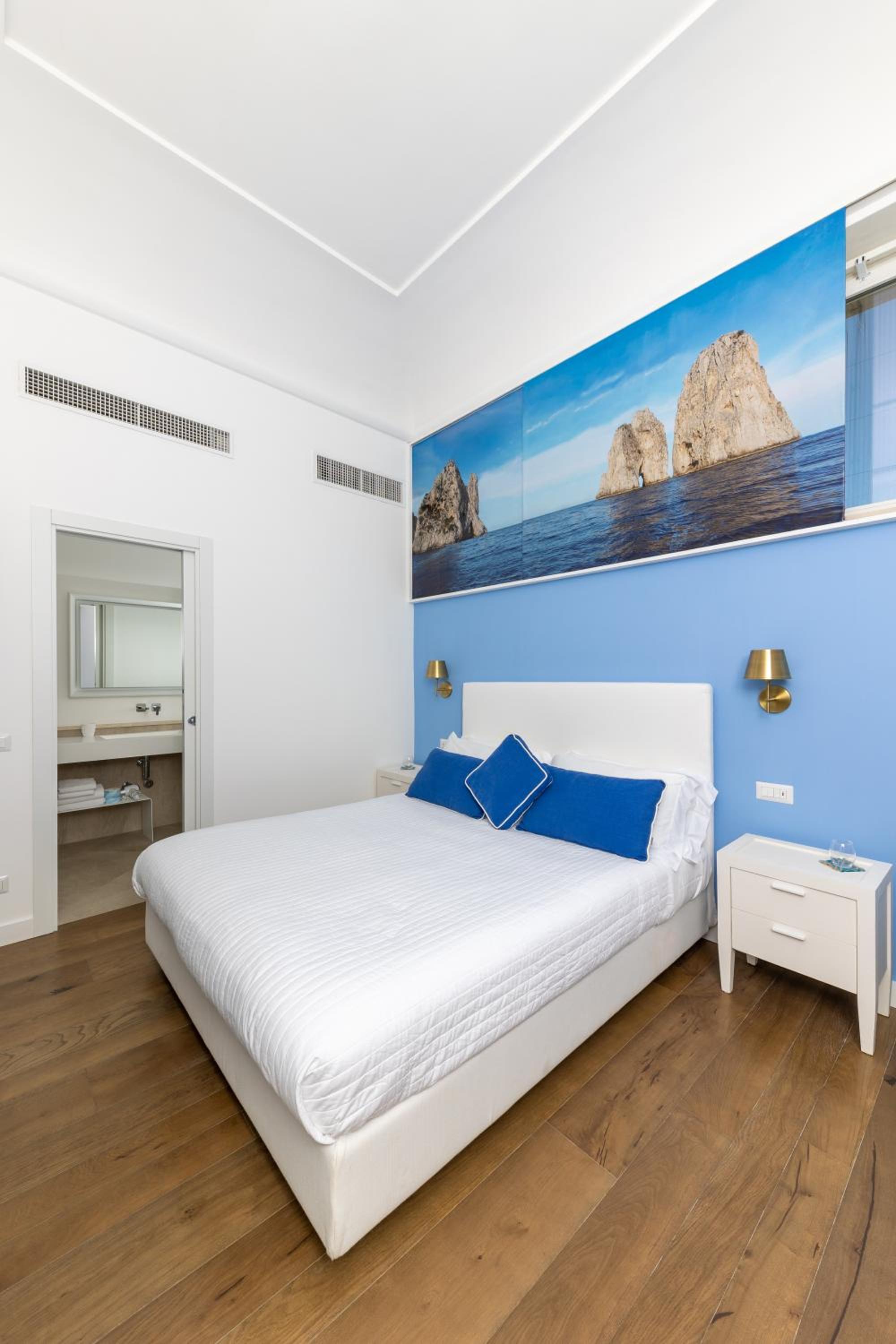 Deluxe Double Room with Balcony photo 2