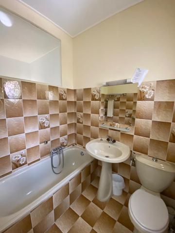 Economic Double Room with Mountain View photo 2