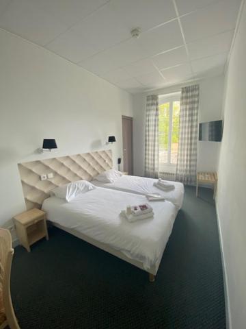Twin Room with Pool View photo 2