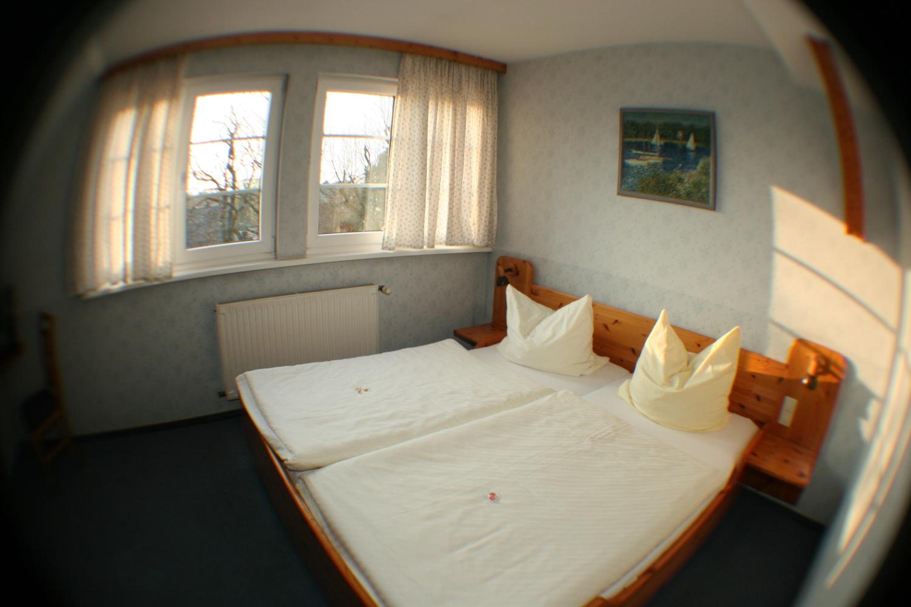 Large Double Room - Photo 2