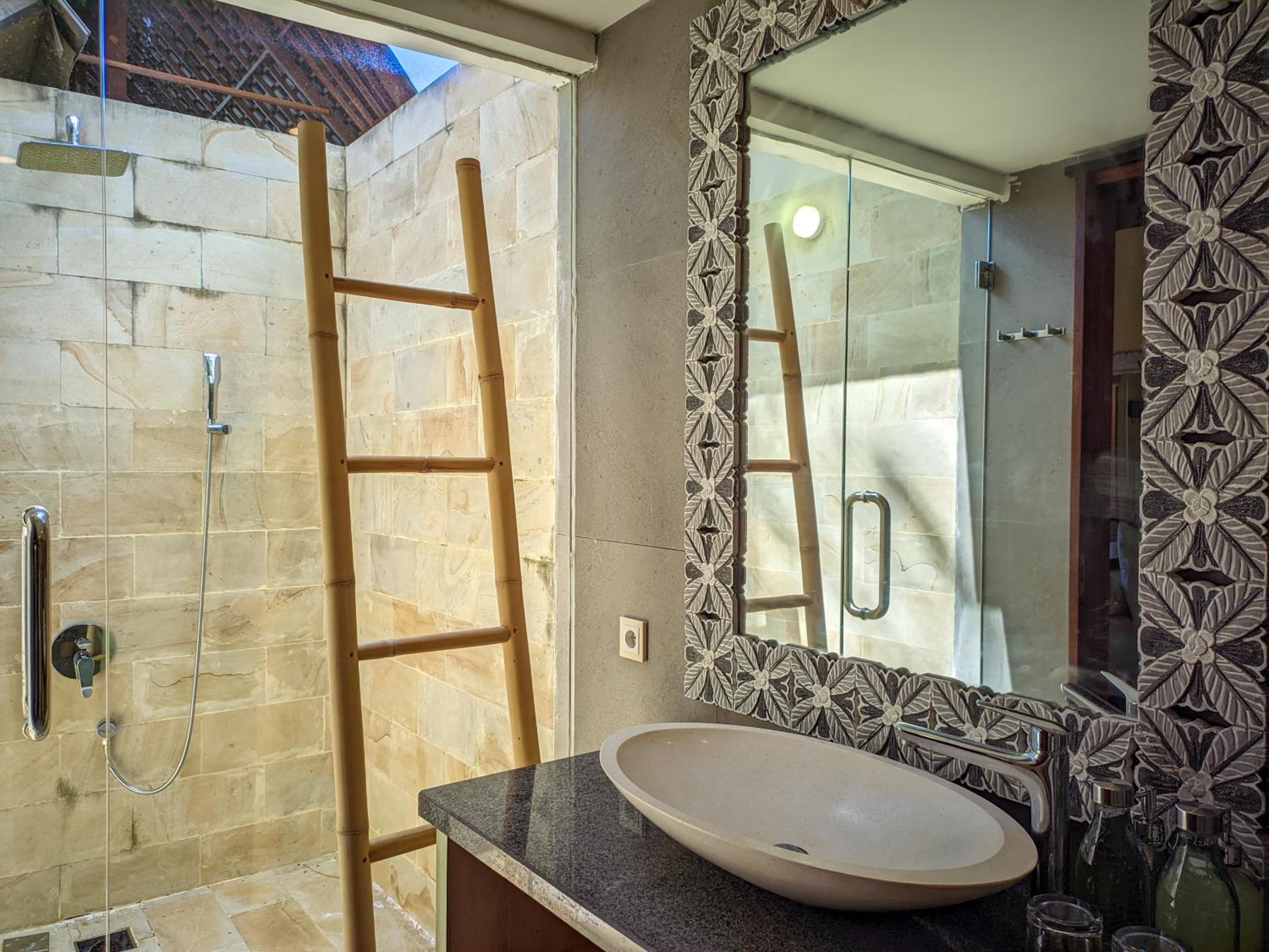 Deluxe Suite - Photo 10