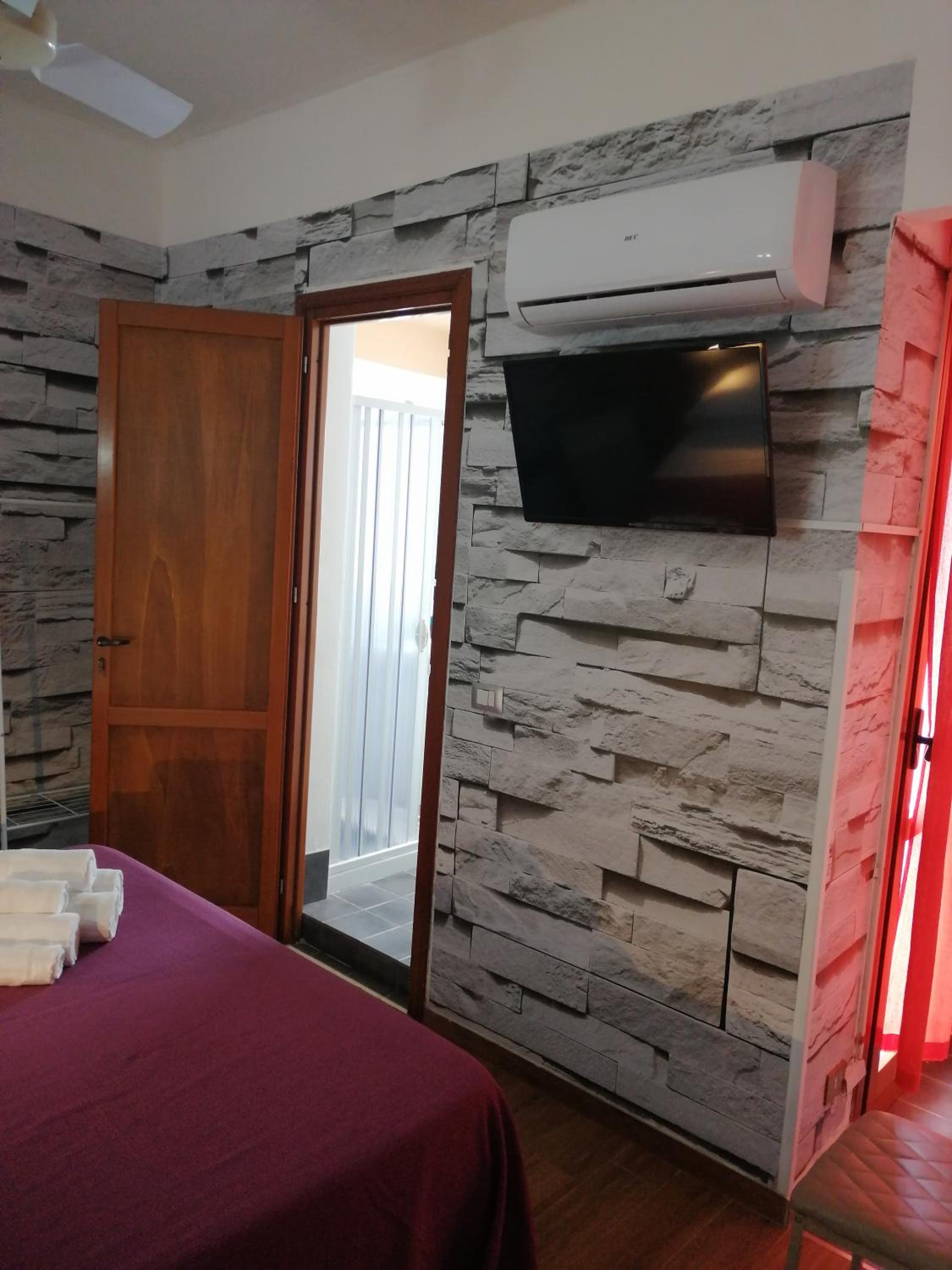 Deluxe Double or Twin Room with Sea View - Photo 8