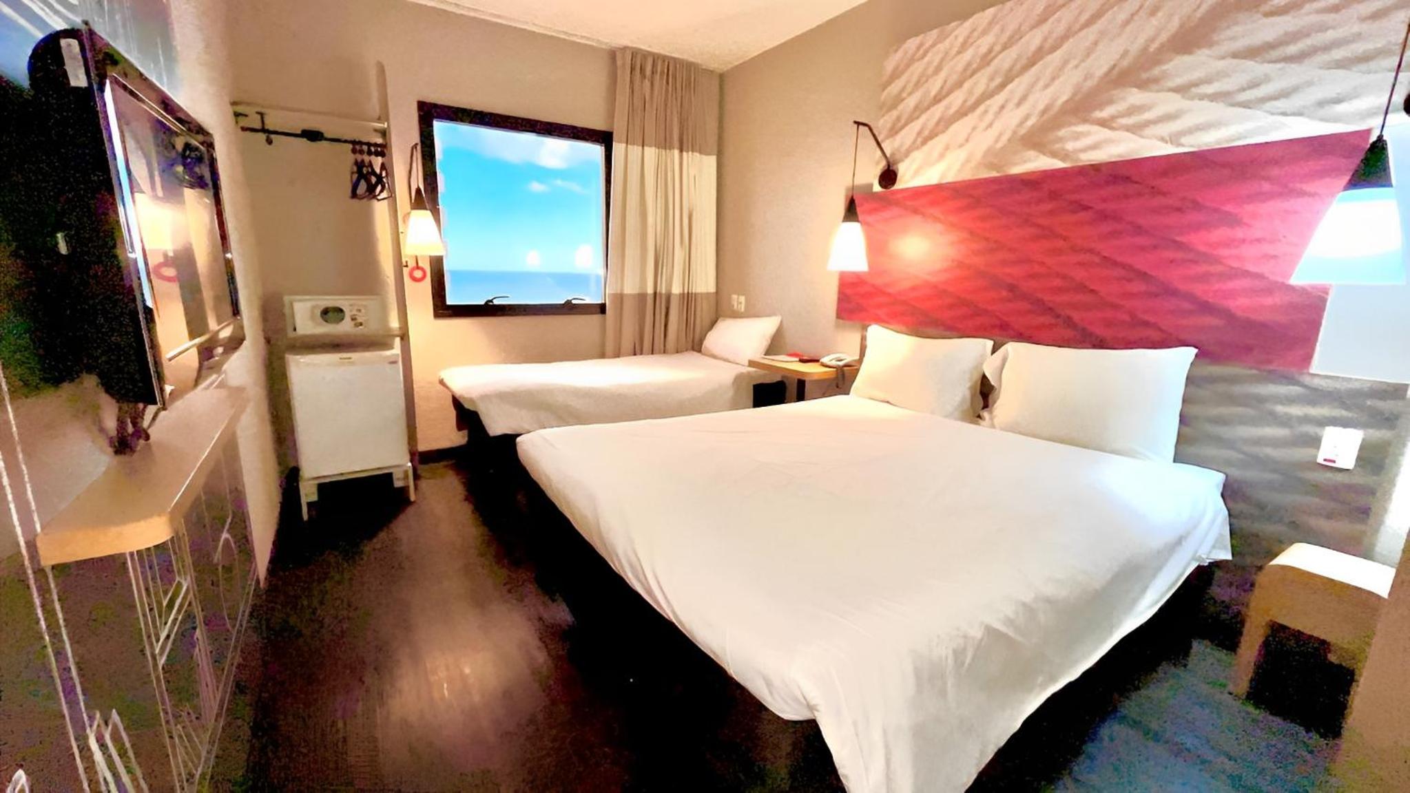 Double Room with Extra Single Bed and Sea View photo 1