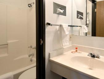 Queen Room with Two Queen Beds - Photo 10