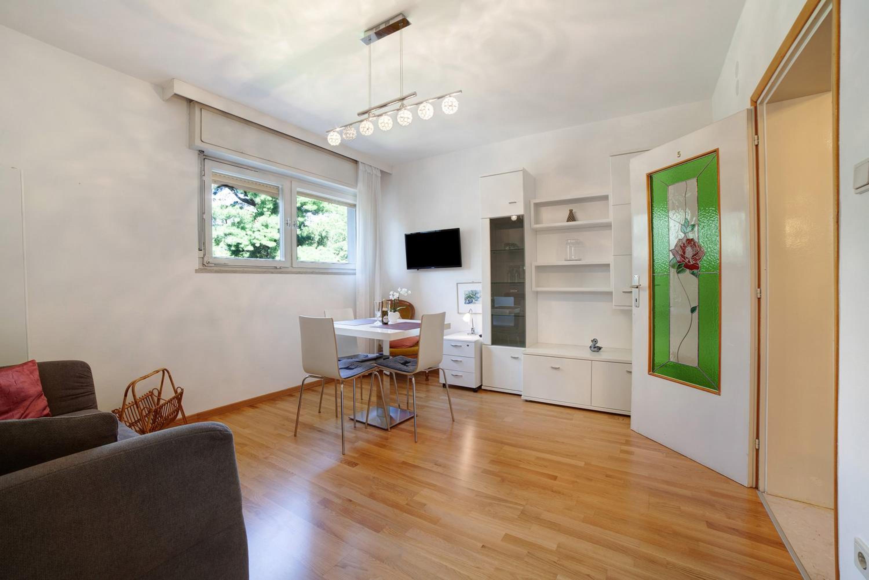 Superior One-Bedroom Apartment