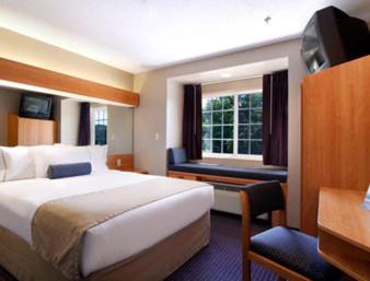 Queen Room - Non-Smoking - Photo 1