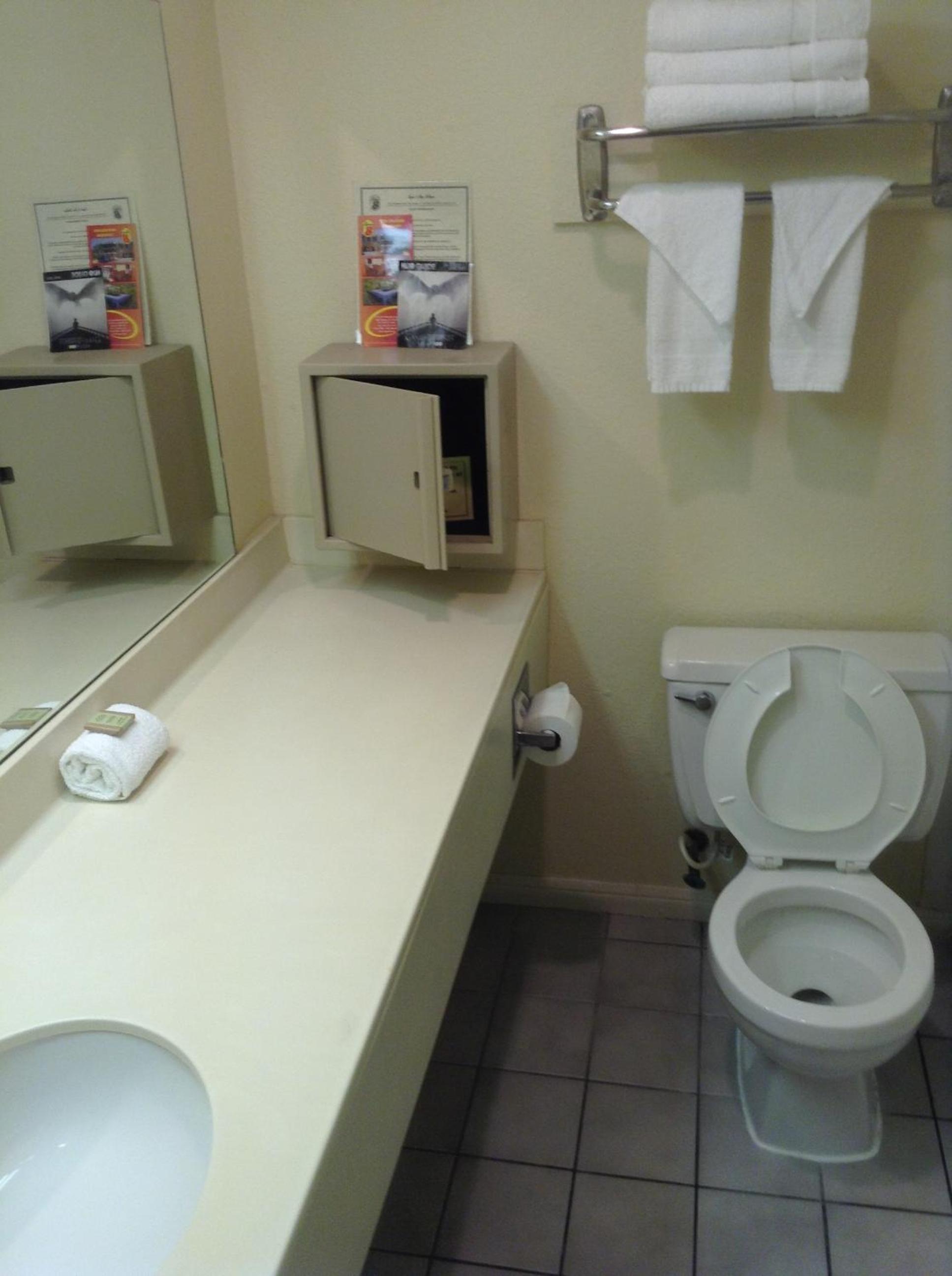 Room with Two Double Beds - Non-Smoking - Photo 3