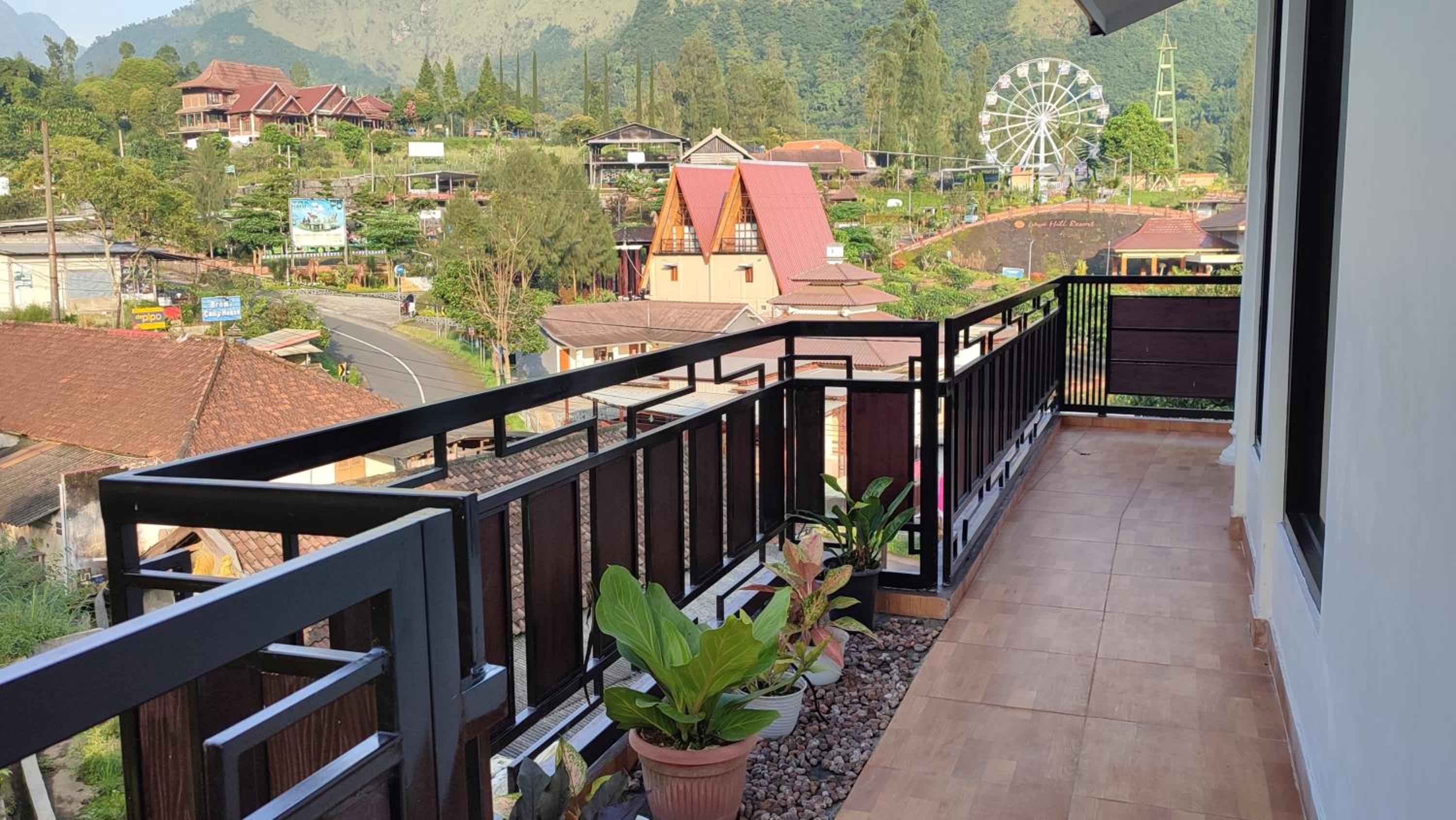 Apartment with Mountain View photo 2
