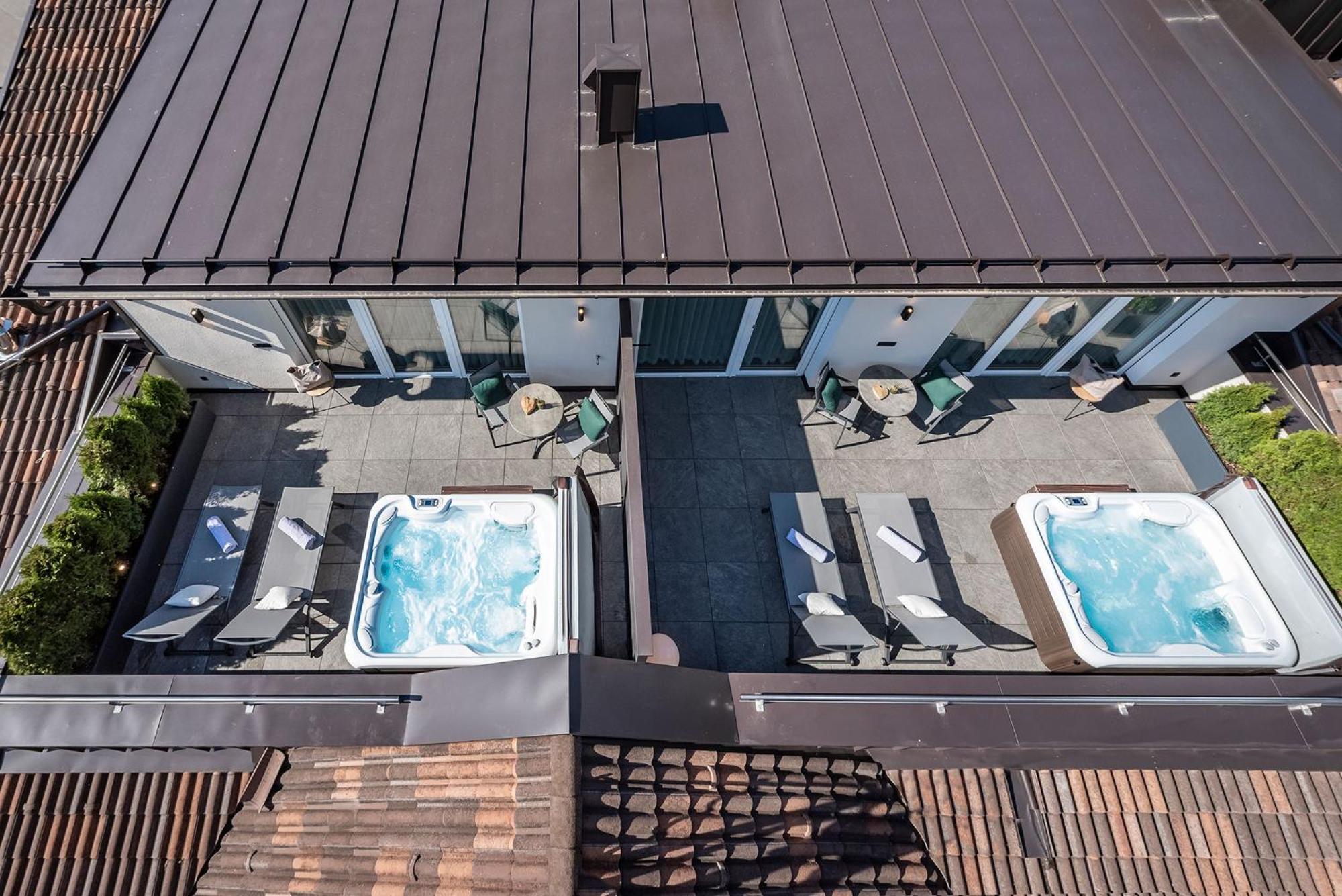 Suite with Hot Tub photo 3