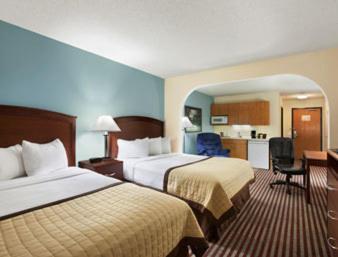 Studio Suite with Two Queen Beds - Non-Smoking - Photo 1