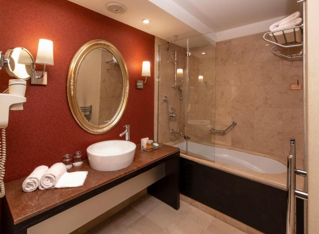 Superior Double Room with Balcony photo 2