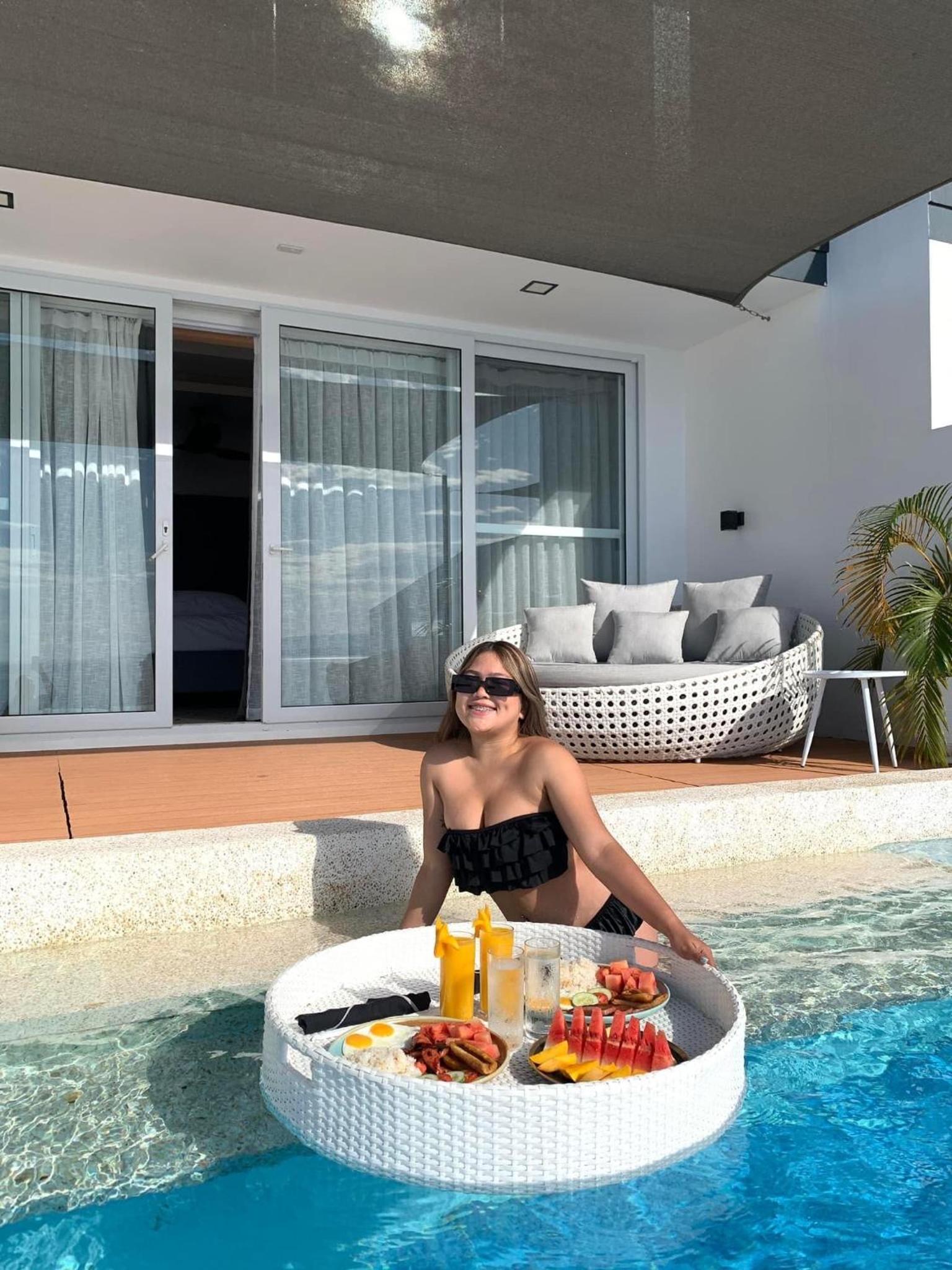 King Suite with Private Pool - Photo 12