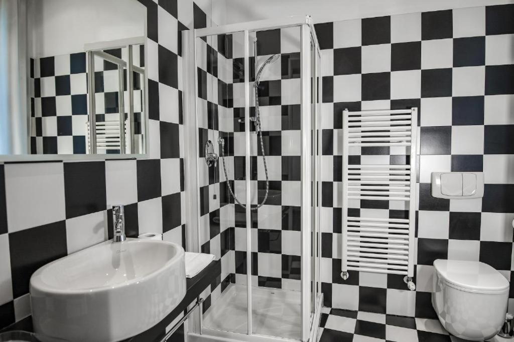 Double Room - Photo 12