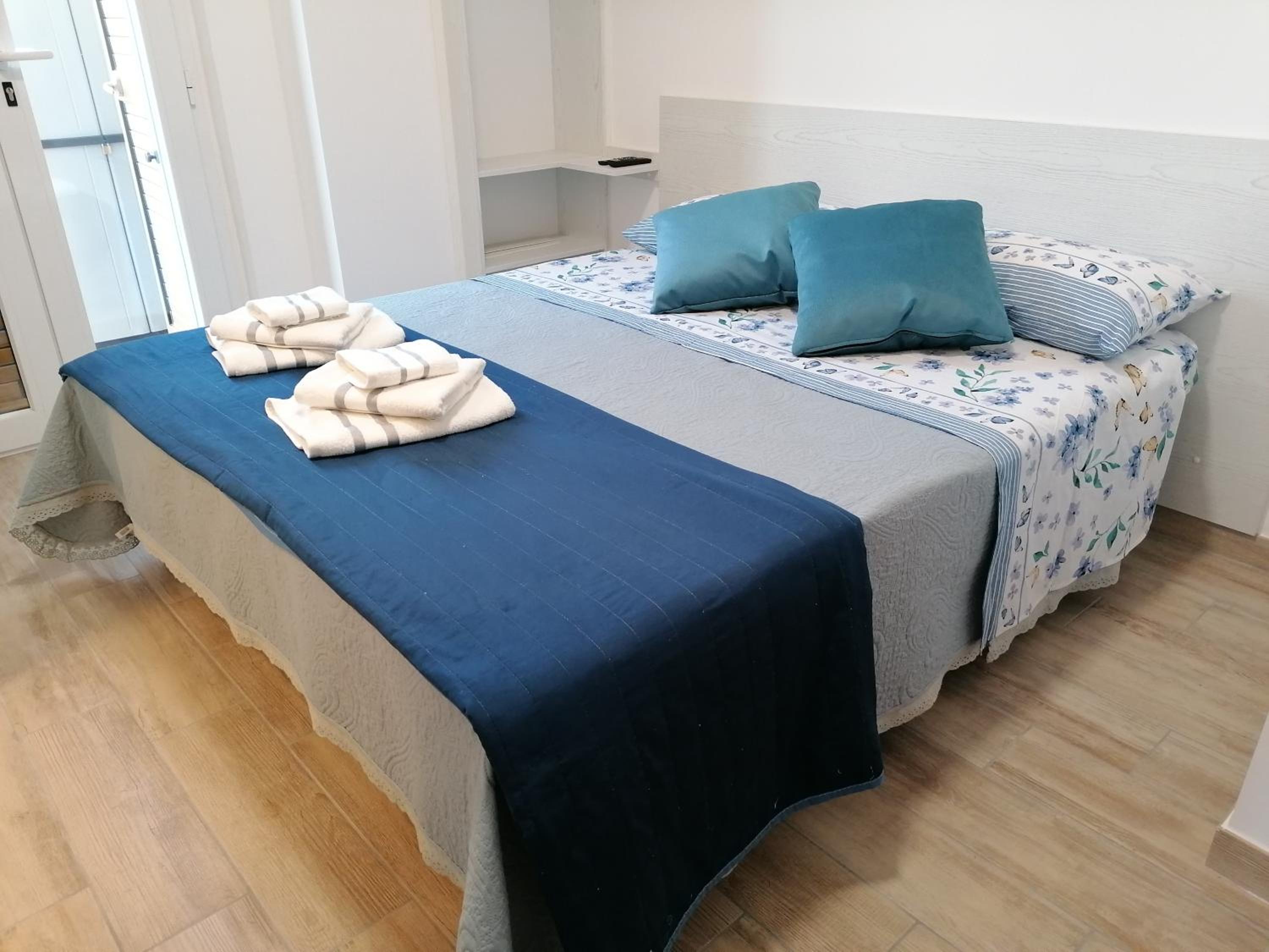 Two-Bedroom Deluxe Apartment photo 3