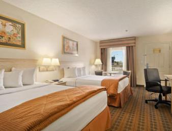 Double Room with Two Double Beds and Bathtub - Non-Smoking photo 1
