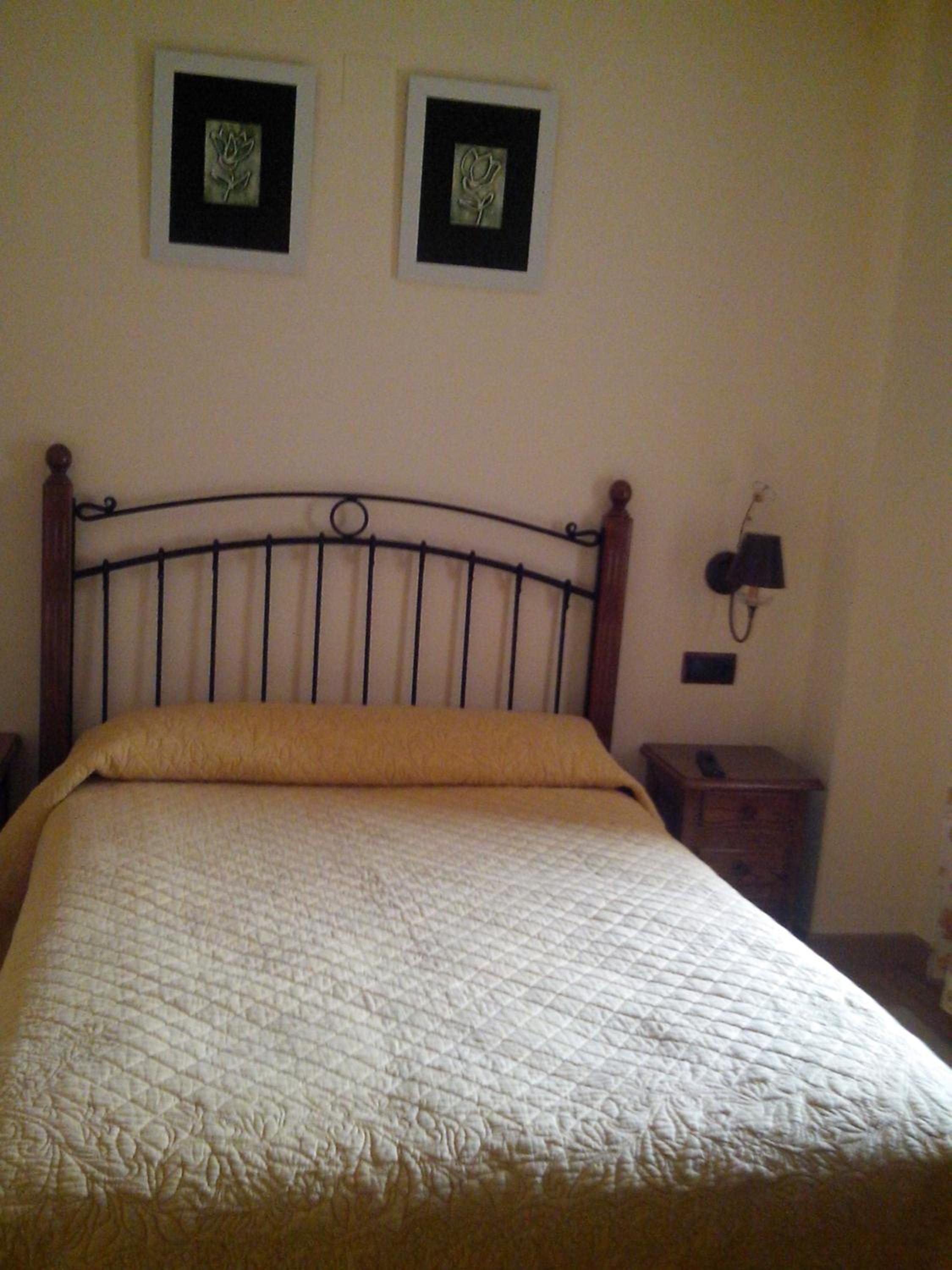 Double Room - Photo 5