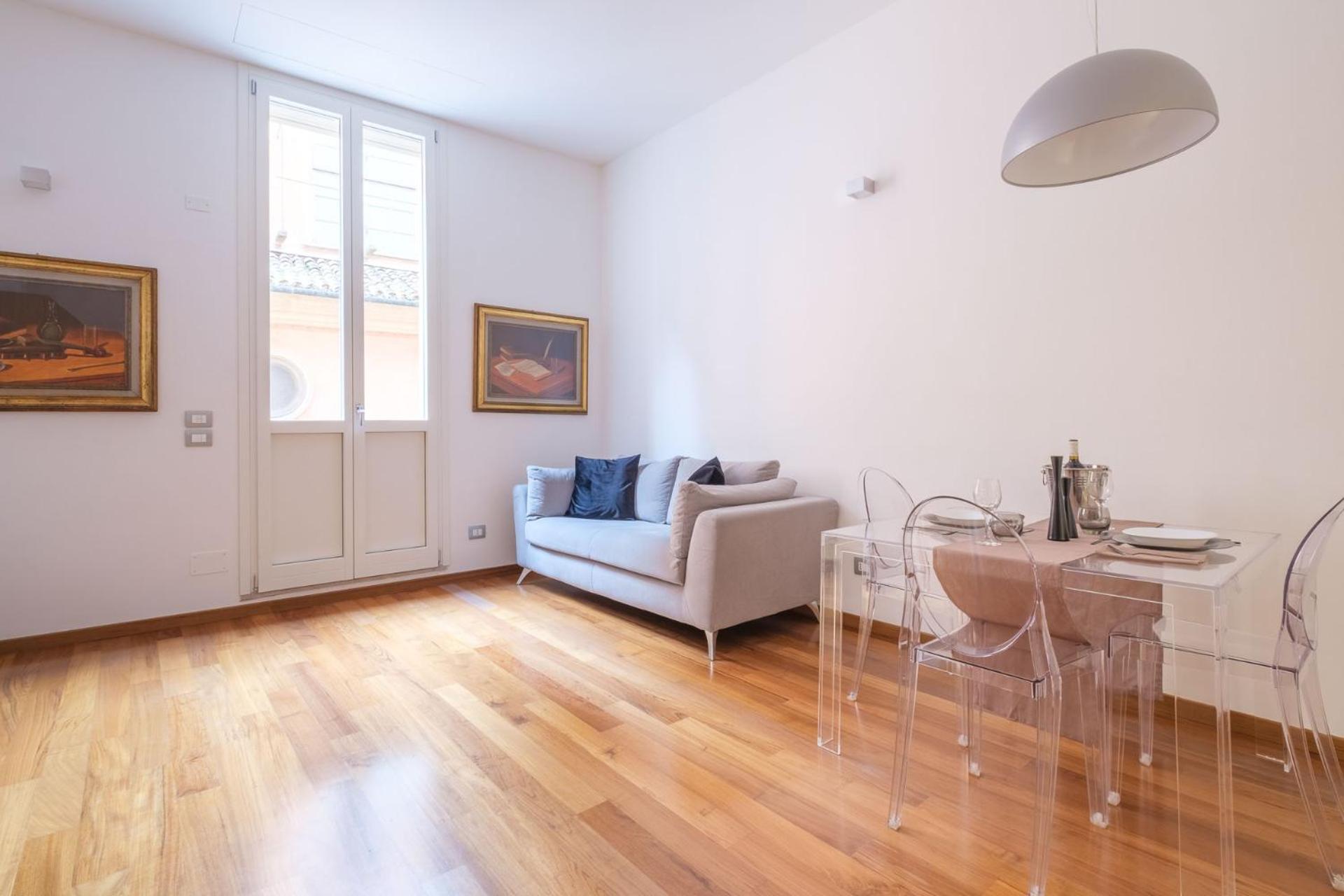 Suite with Balcony - Photo 10
