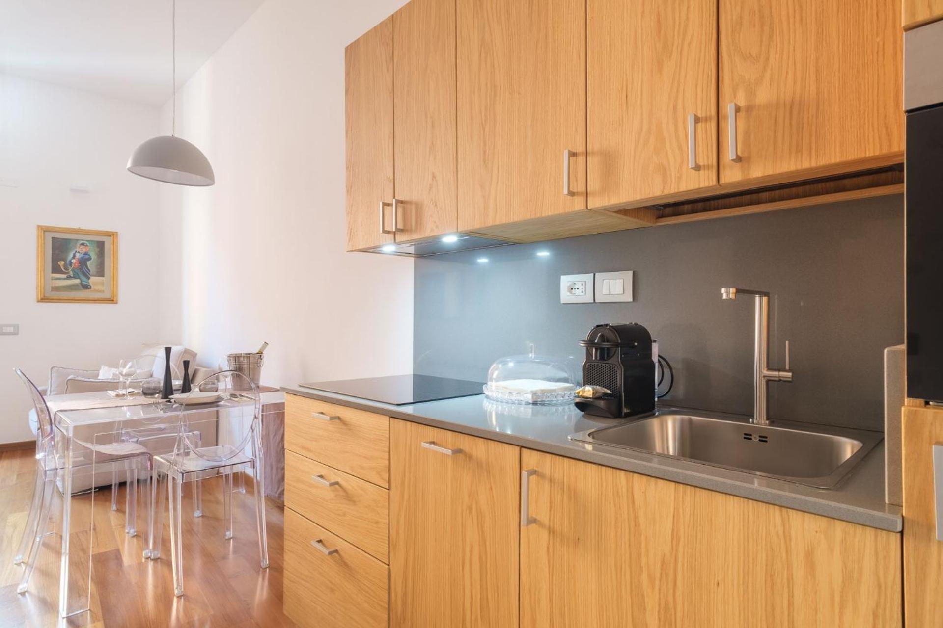 Deluxe Suite - Photo 12