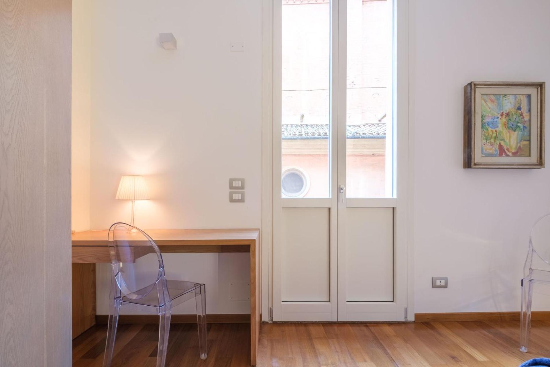 Suite with Balcony - Photo 29