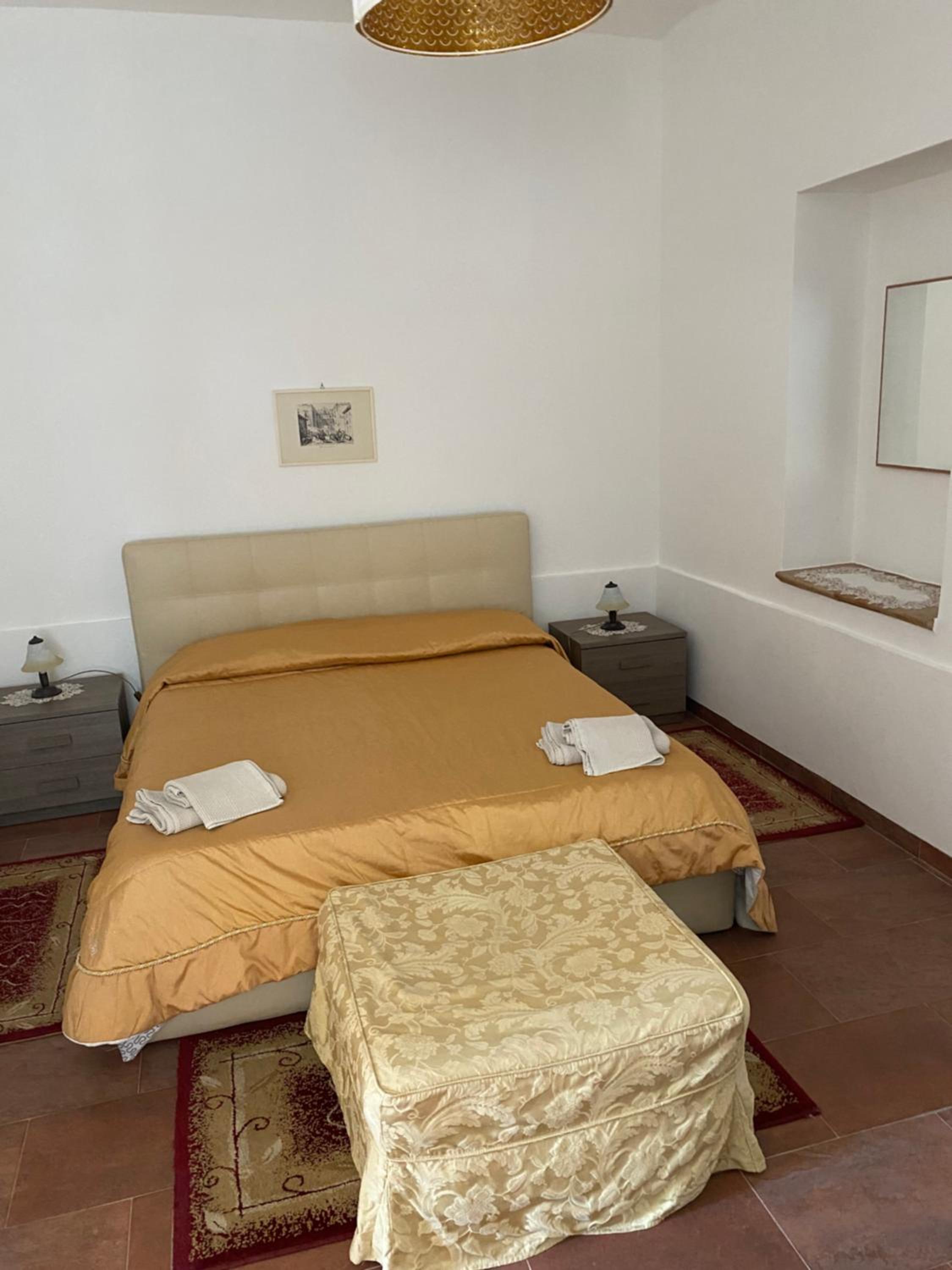 Deluxe One-Bedroom Apartment