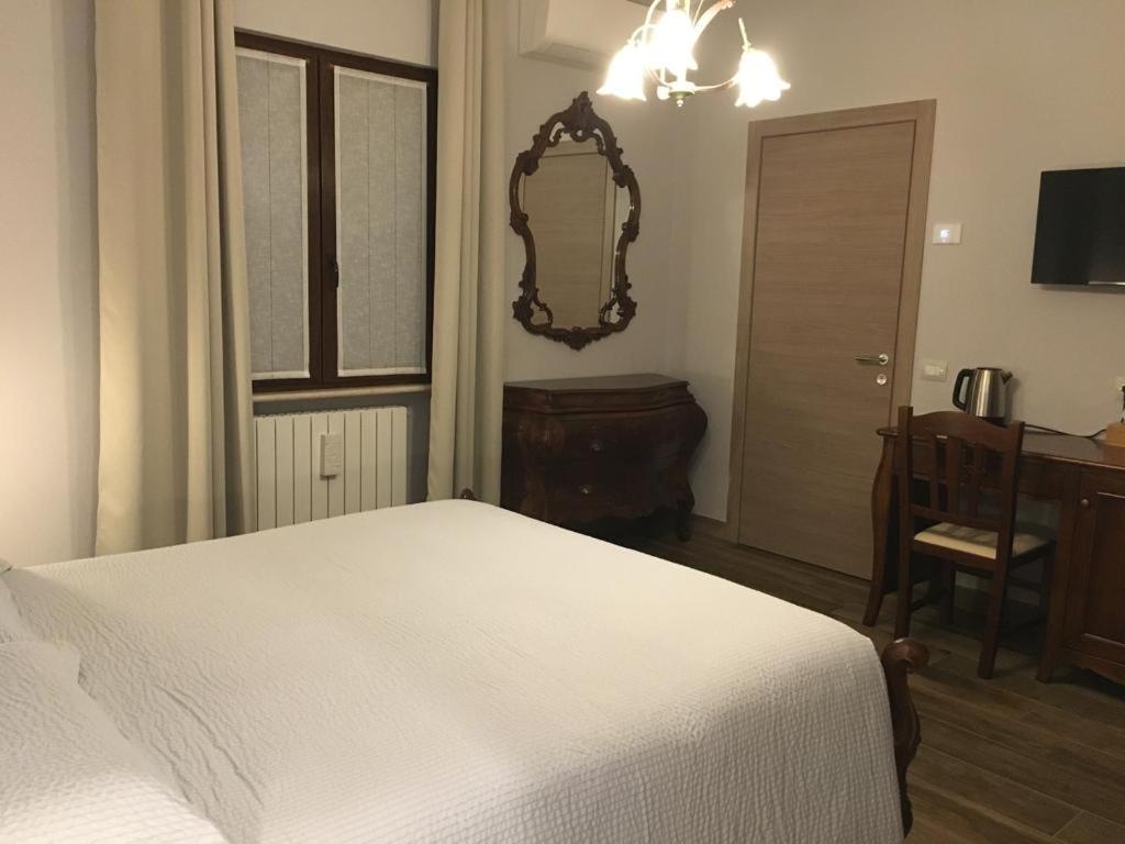 Double Room - Photo 4