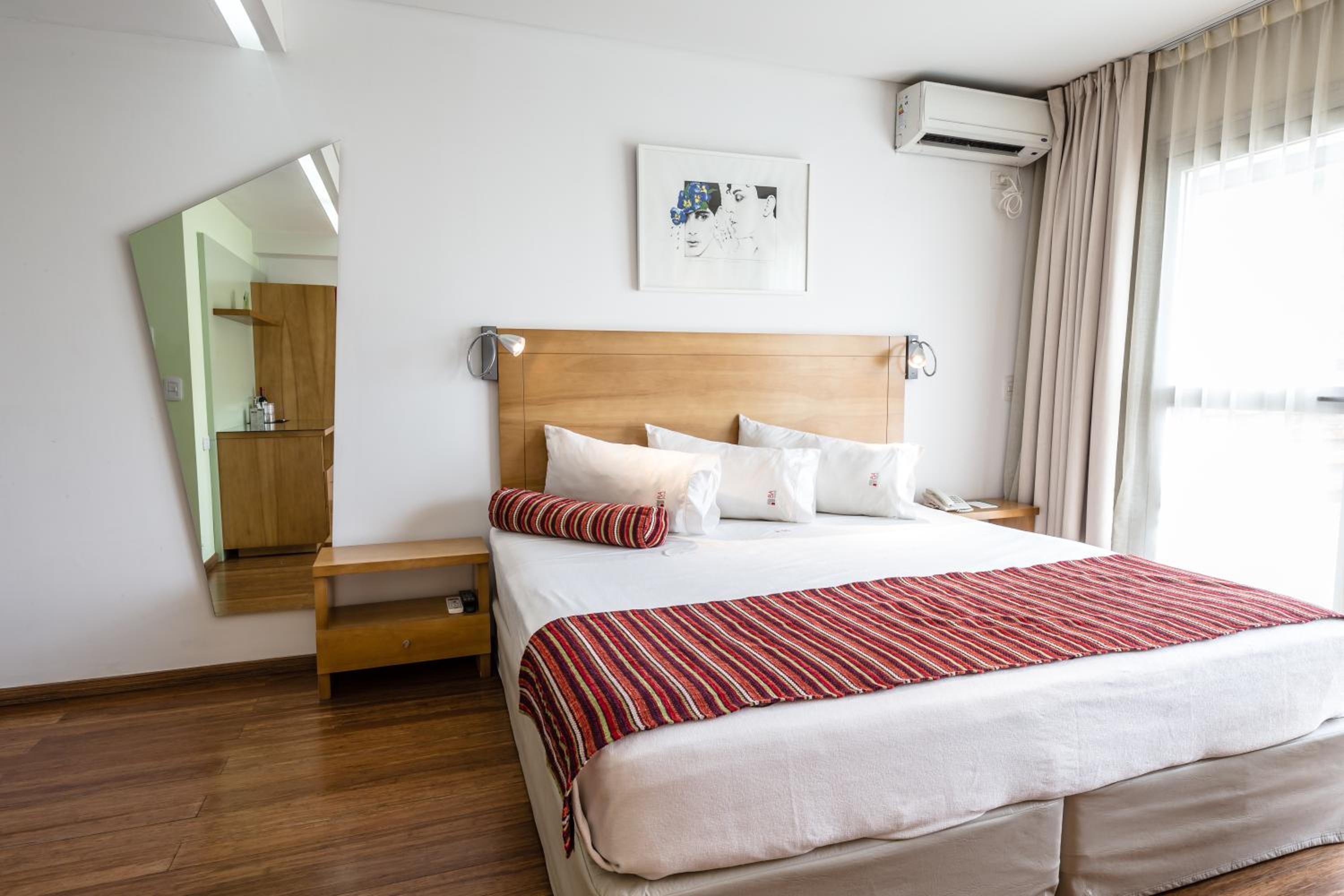 Standard King Room photo 3