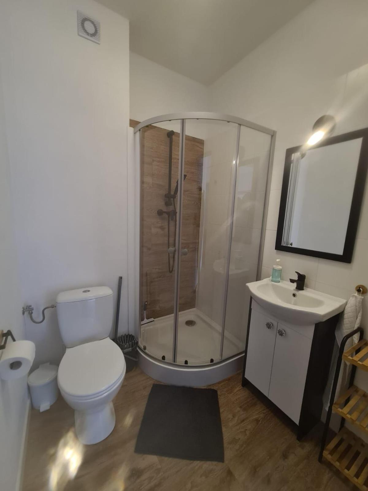 One-Bedroom Apartment - Photo 4