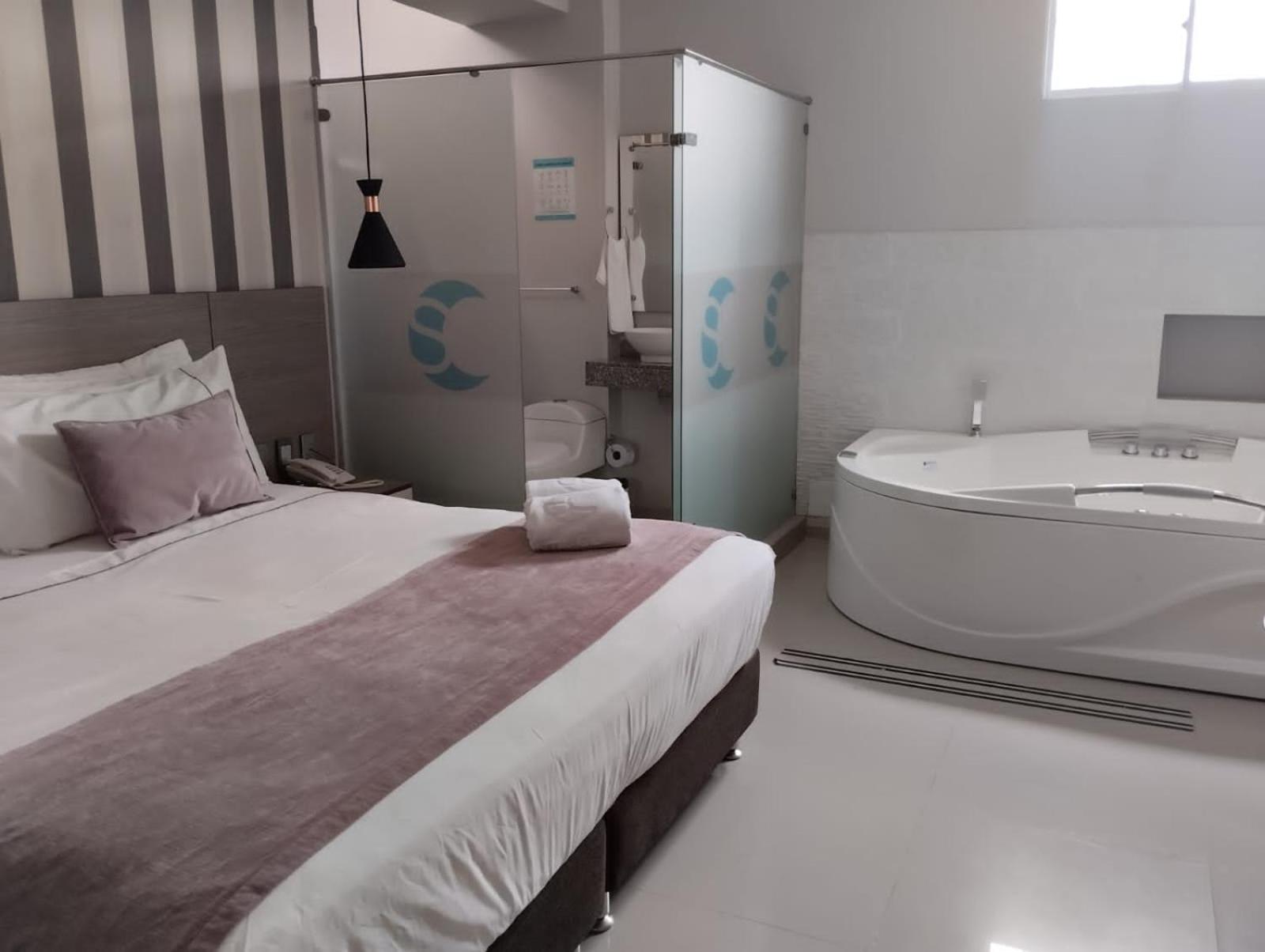 Suite with Spa Bath photo 1