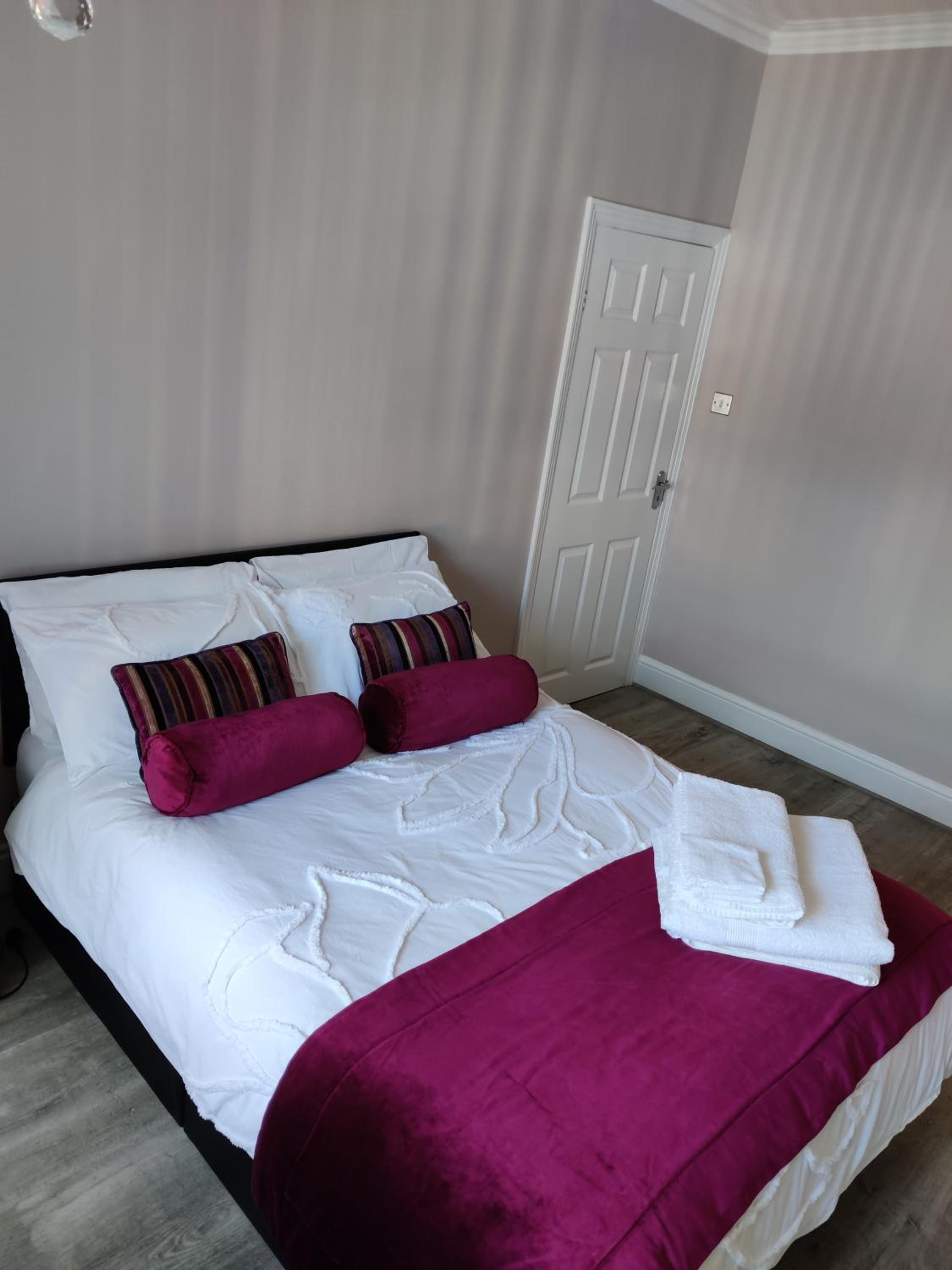 Double Room with Shared Bathroom photo 2