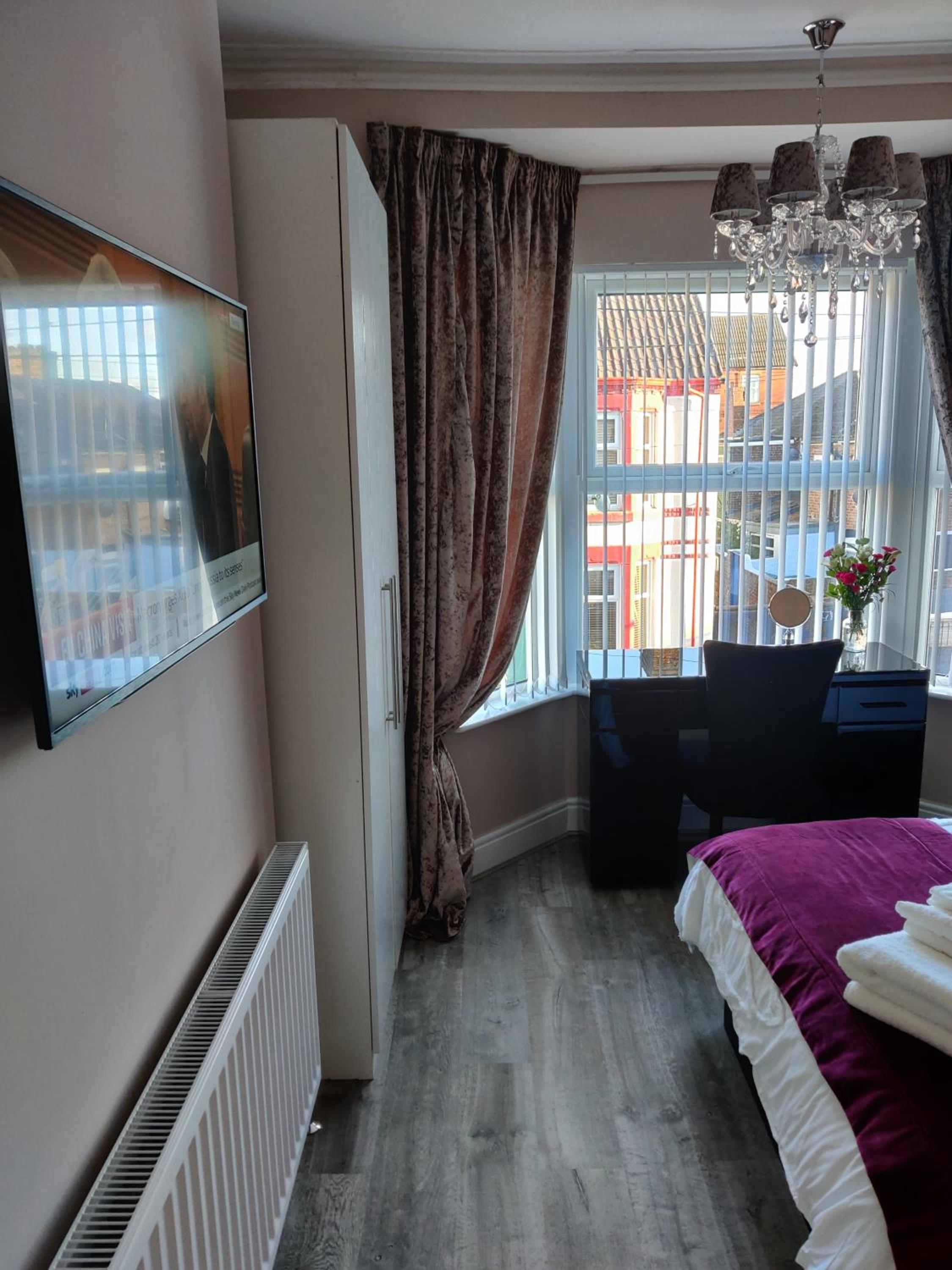 Double Room with Shared Bathroom photo 3