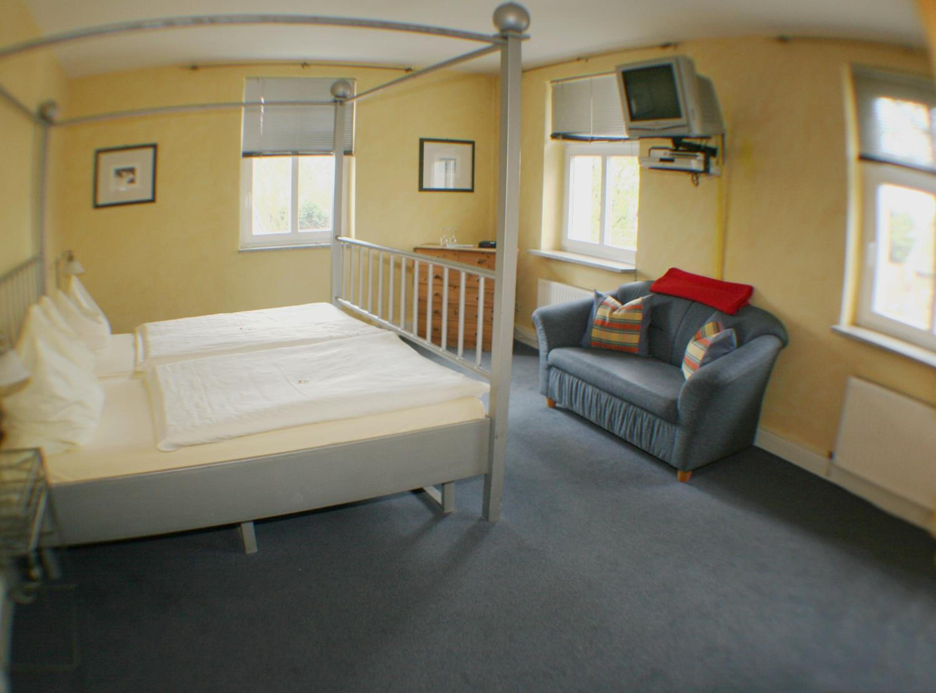 Suite - Photo 1