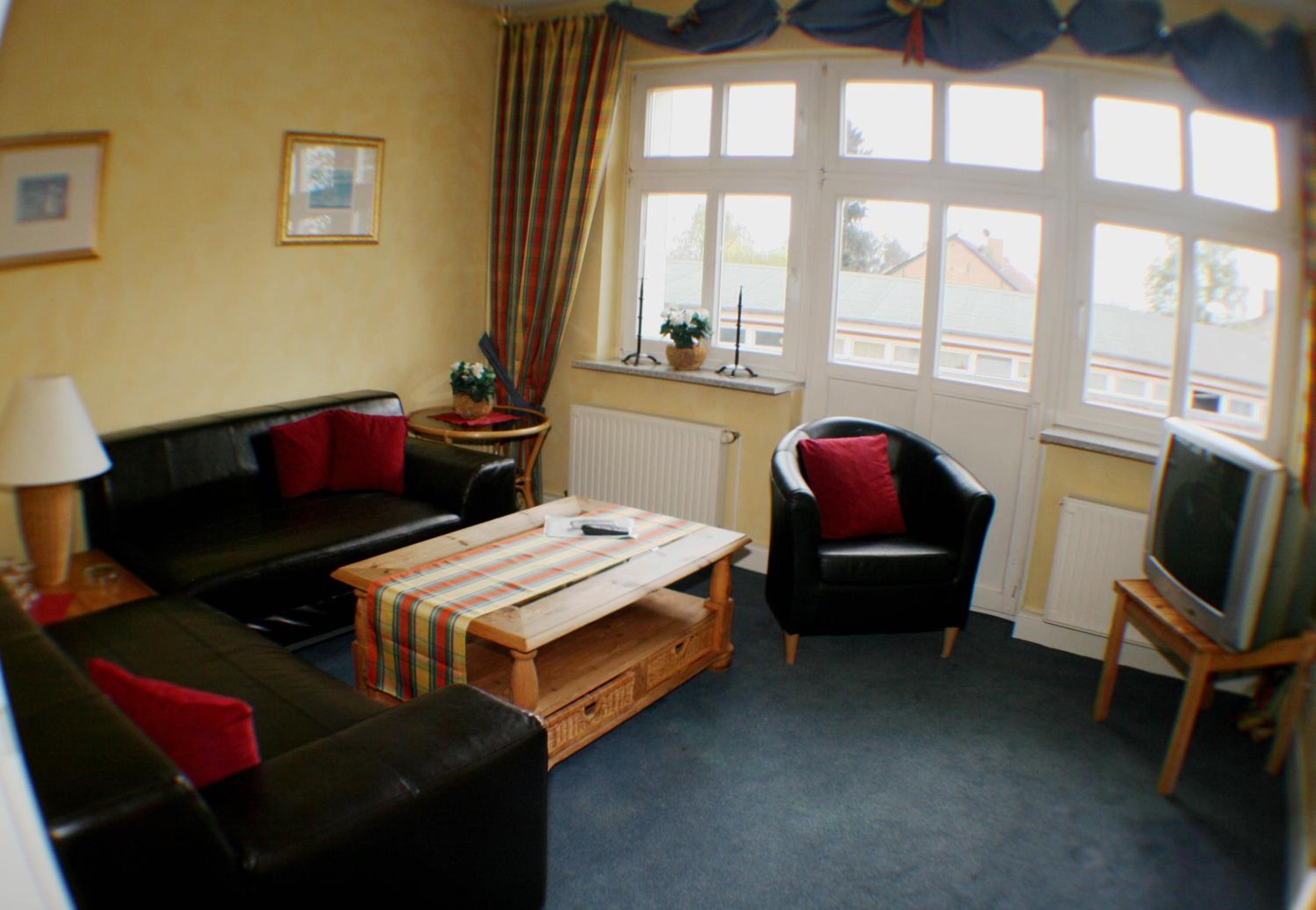 Suite - Photo 4