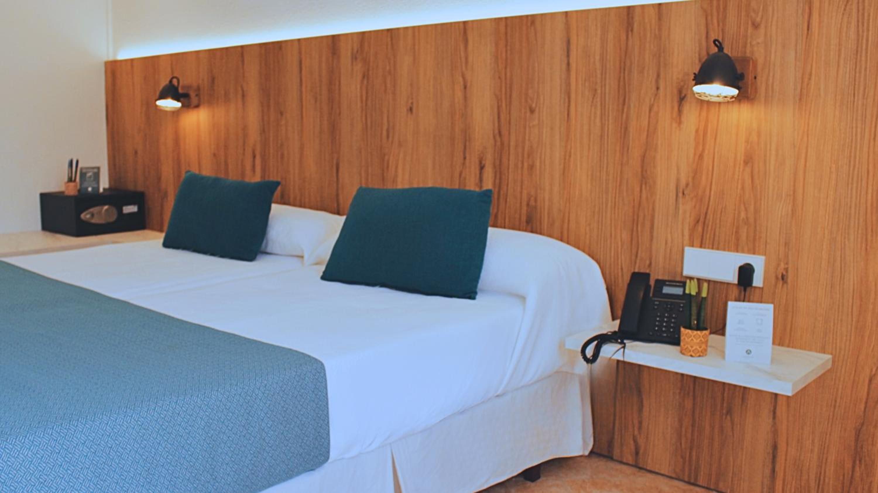 Habitación Doble Estándar o con Dos Camas Individuales. Habitación Doble Estándar o con Dos Camas Individuales.