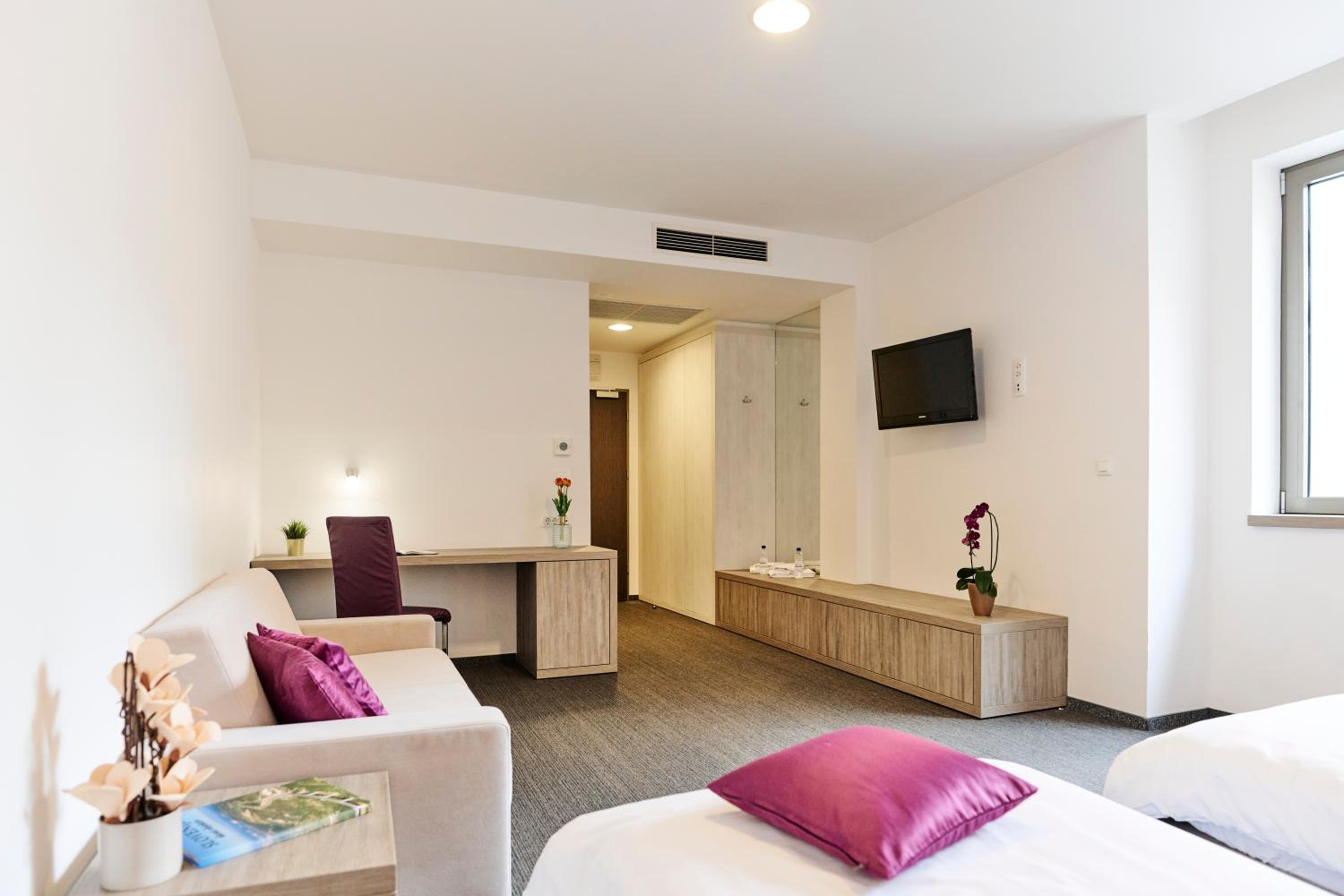 Superior Double or Twin Room with Extra Bed photo 2