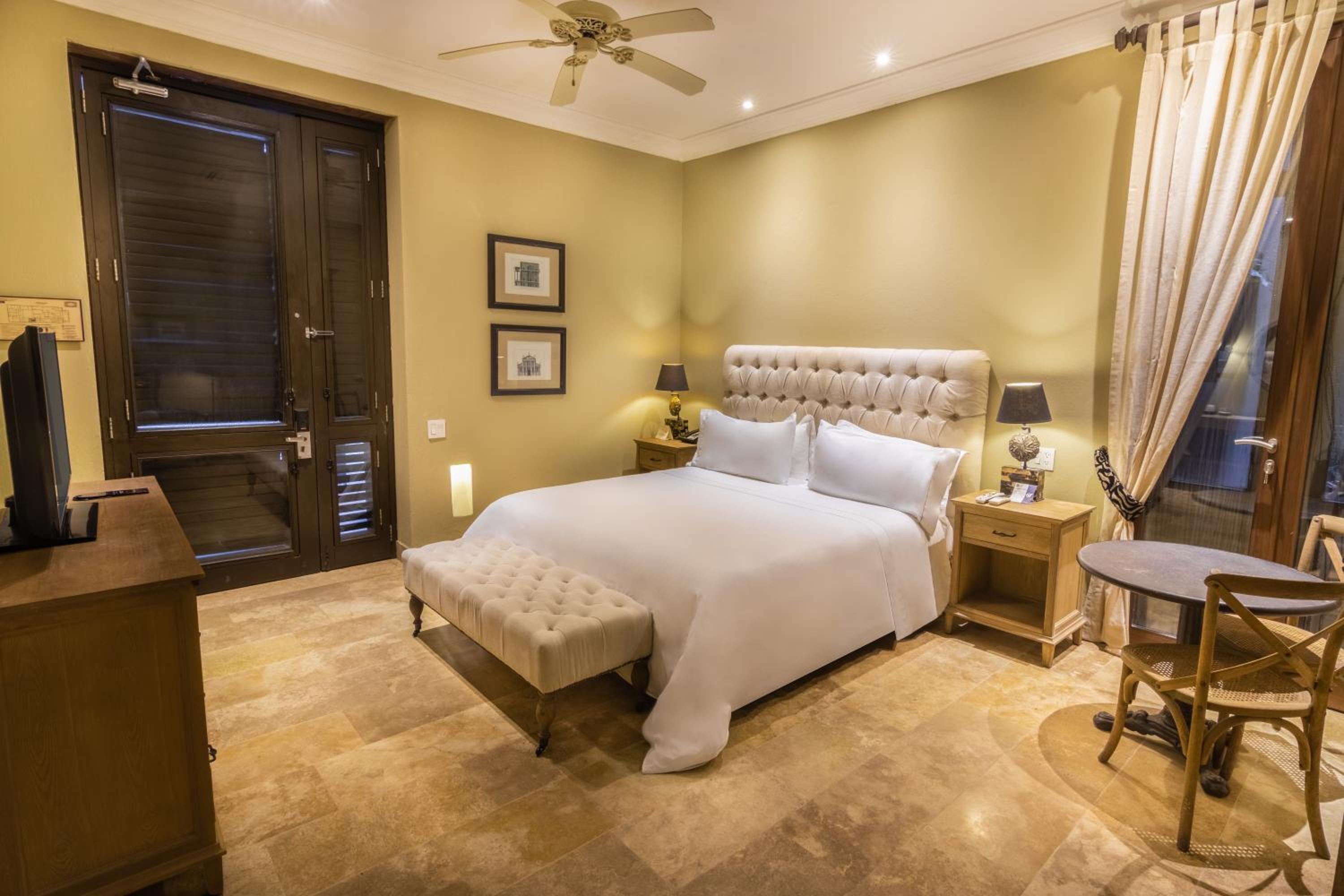 Standard Queen Room