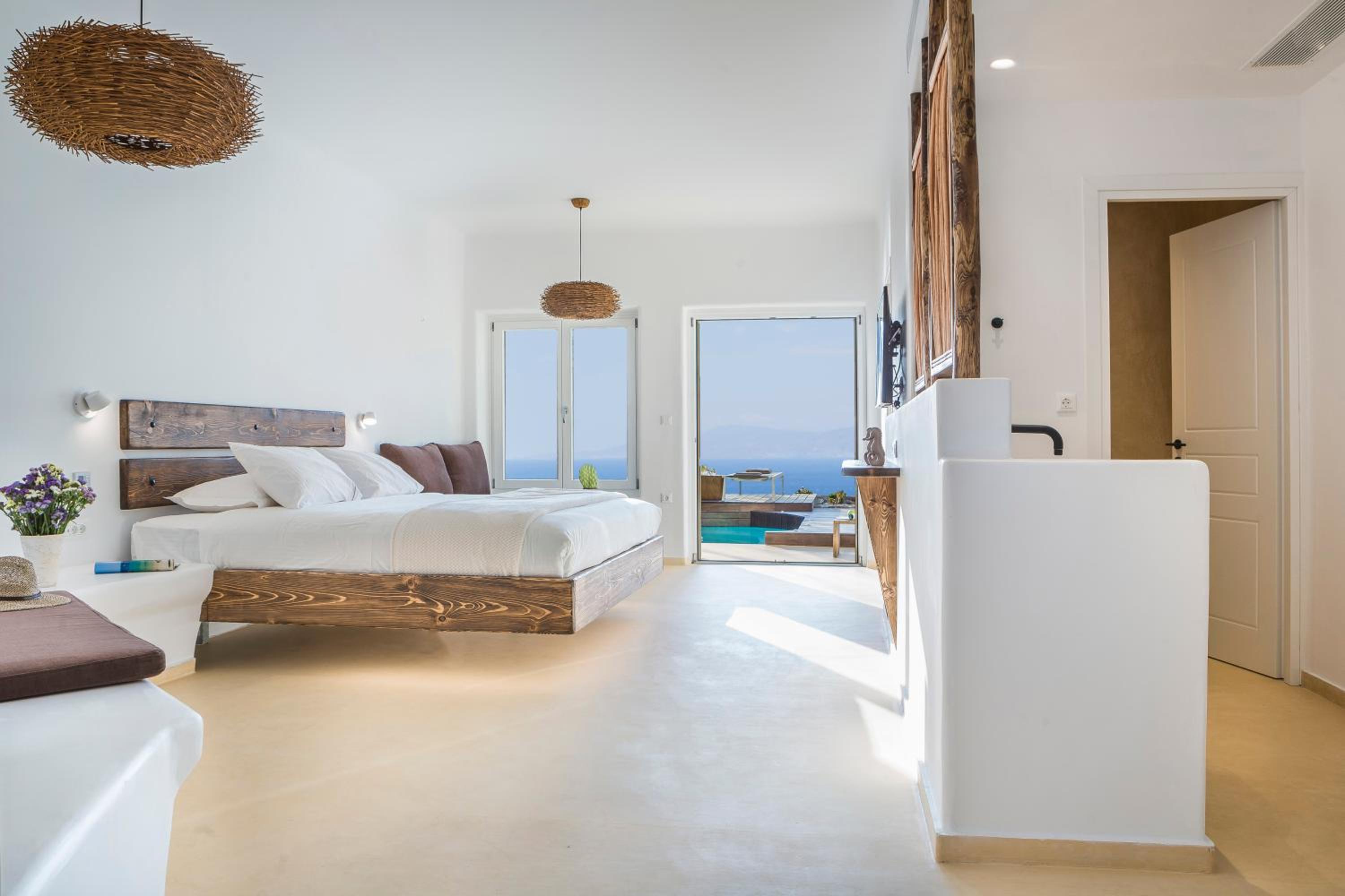 KING suite with Private Pool photo 2