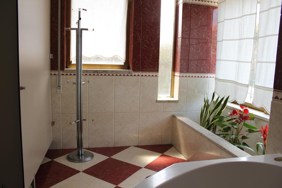 Double Room with Shared Bathroom photo 3