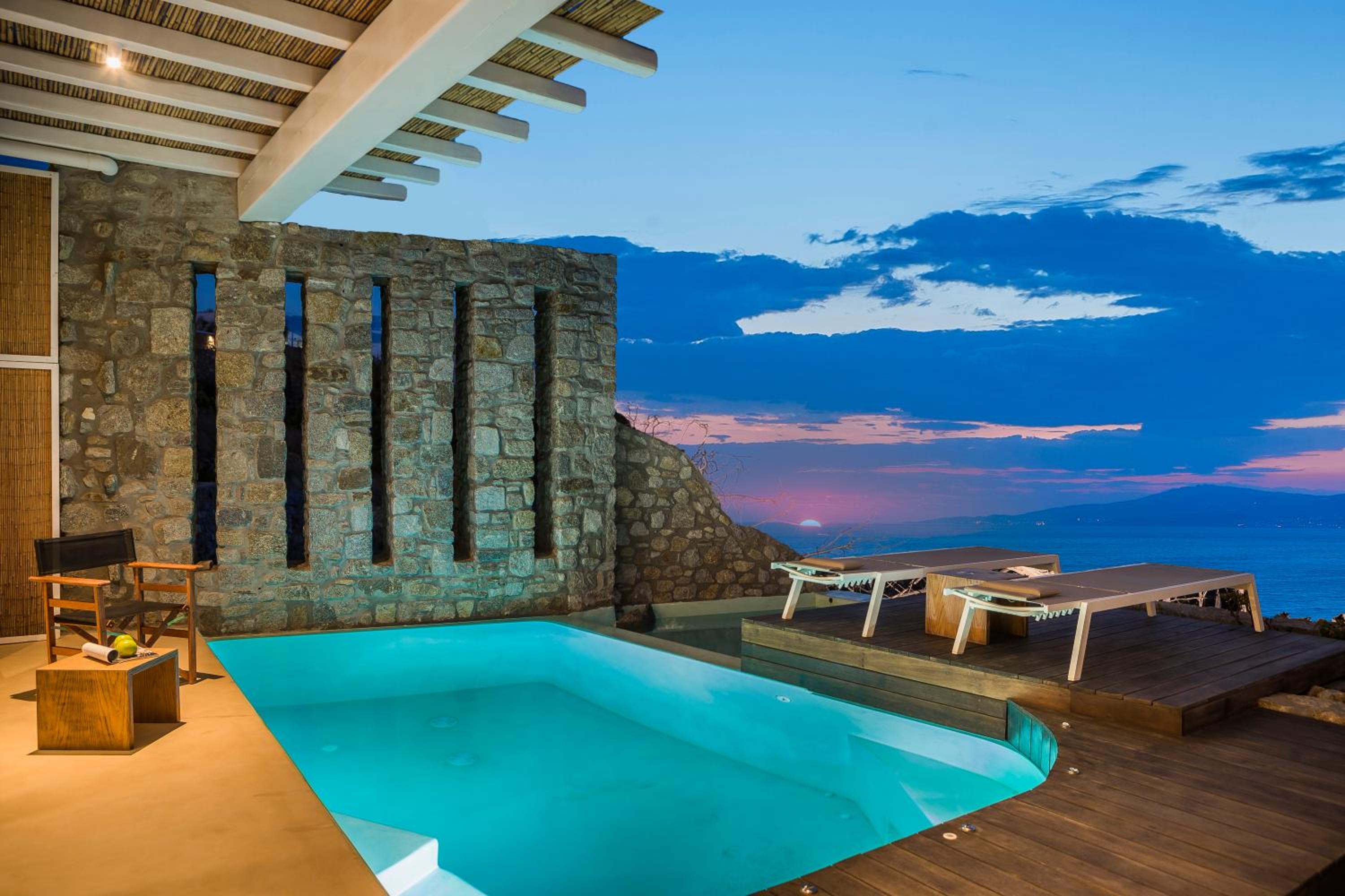 KING suite with Private Pool photo 3
