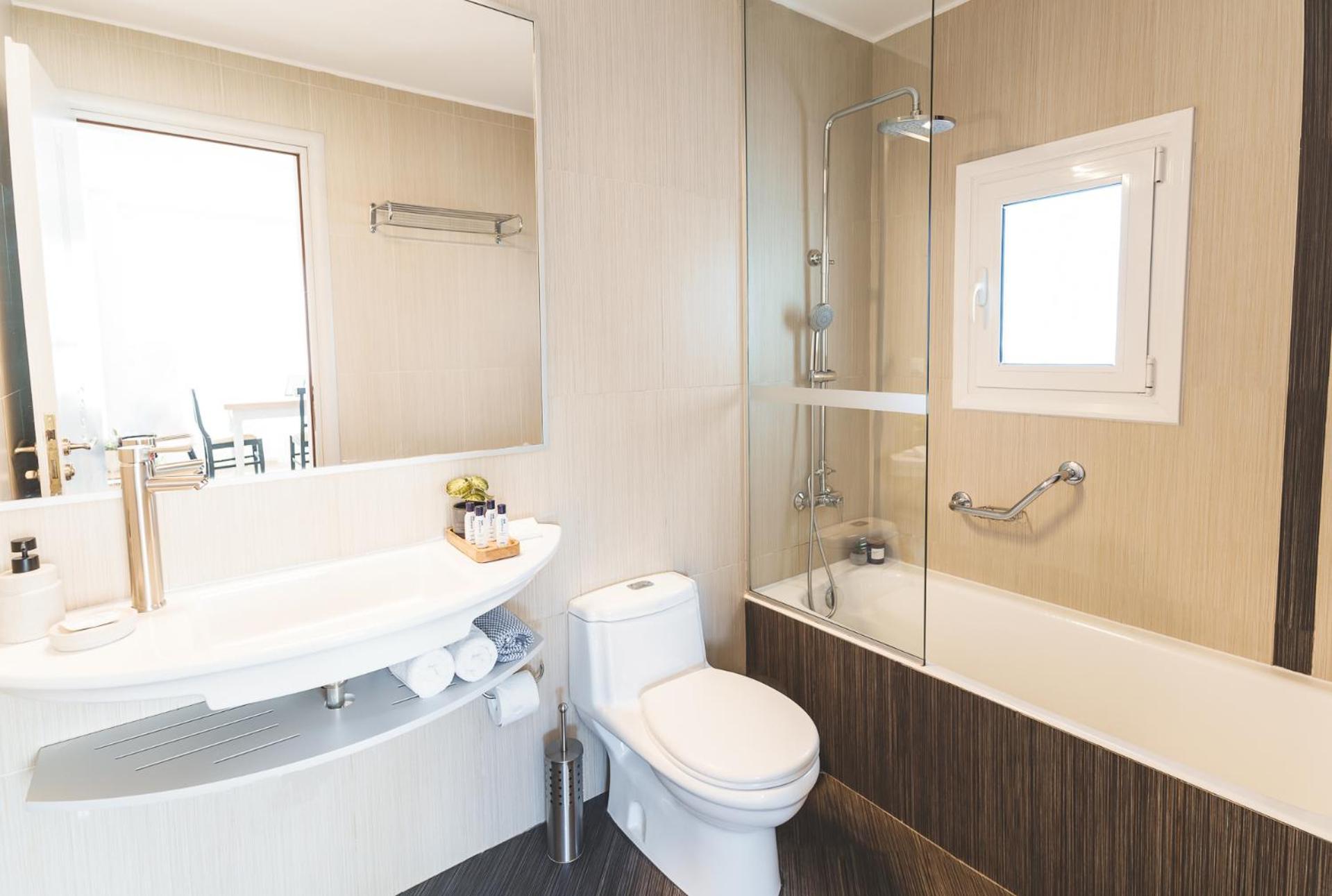 Superior Apartment with Jacuzzi - Photo 28