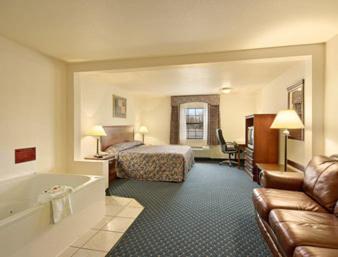 King Room - Mobility Accessible/Non-Smoking - Photo 5