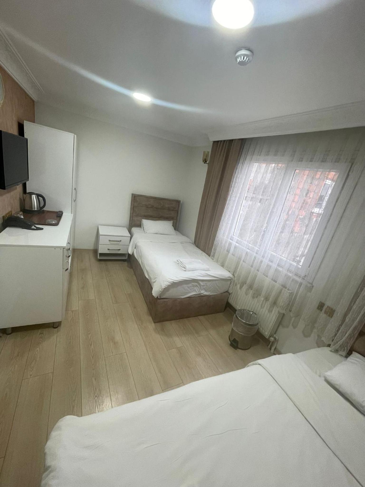 Deluxe Double Room with Two Double Beds photo 2