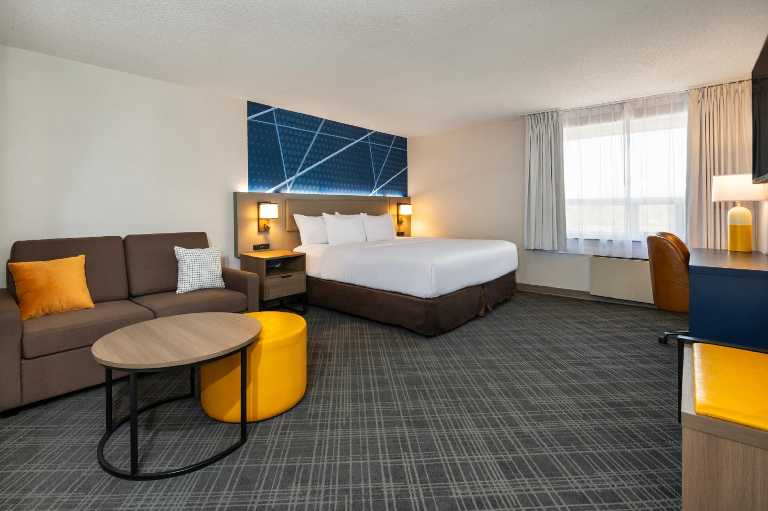 King Suite with Sofa Bed - Non-Smoking - Photo 3
