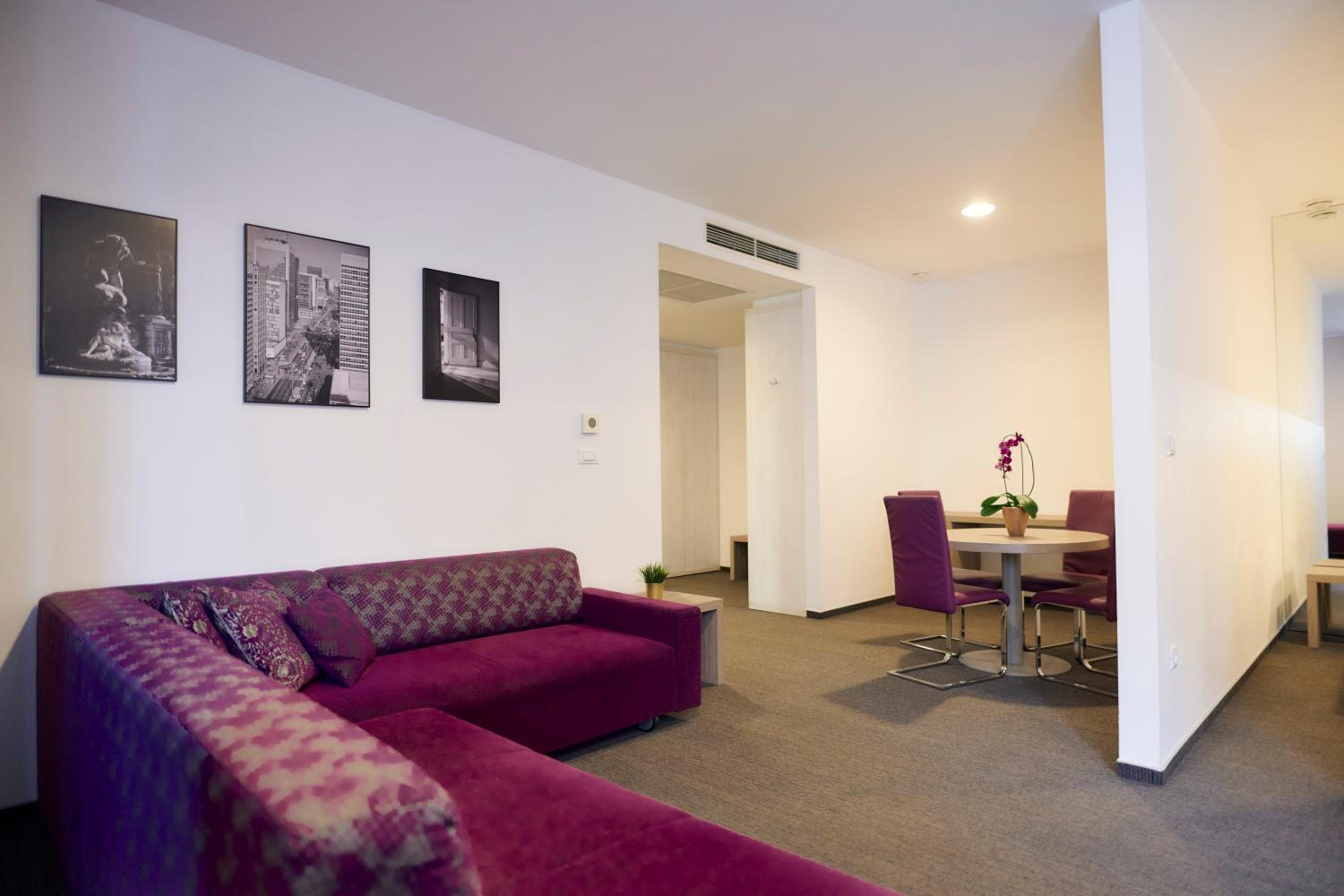 Business Suite photo 3