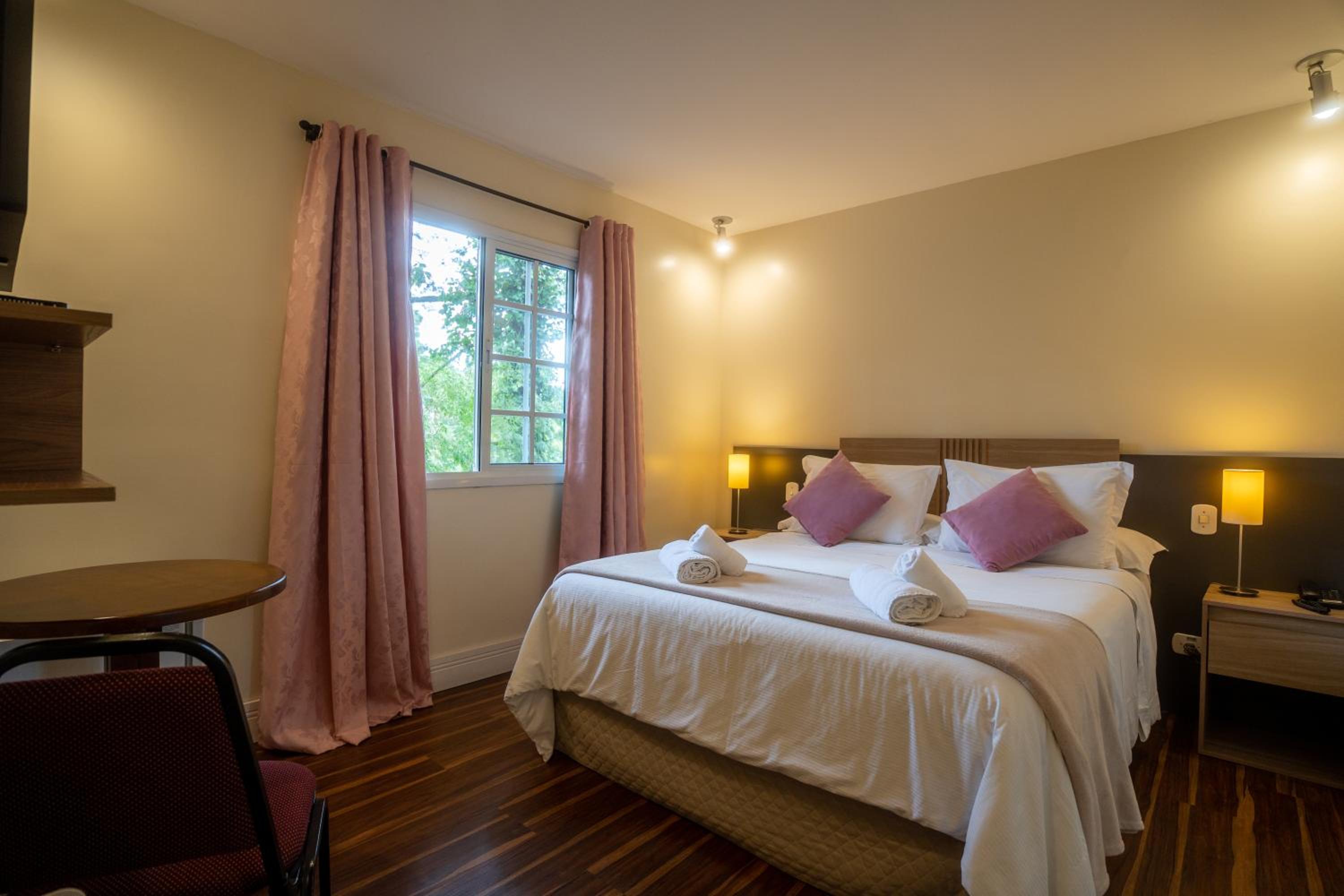 Deluxe Double or Twin Room photo 3