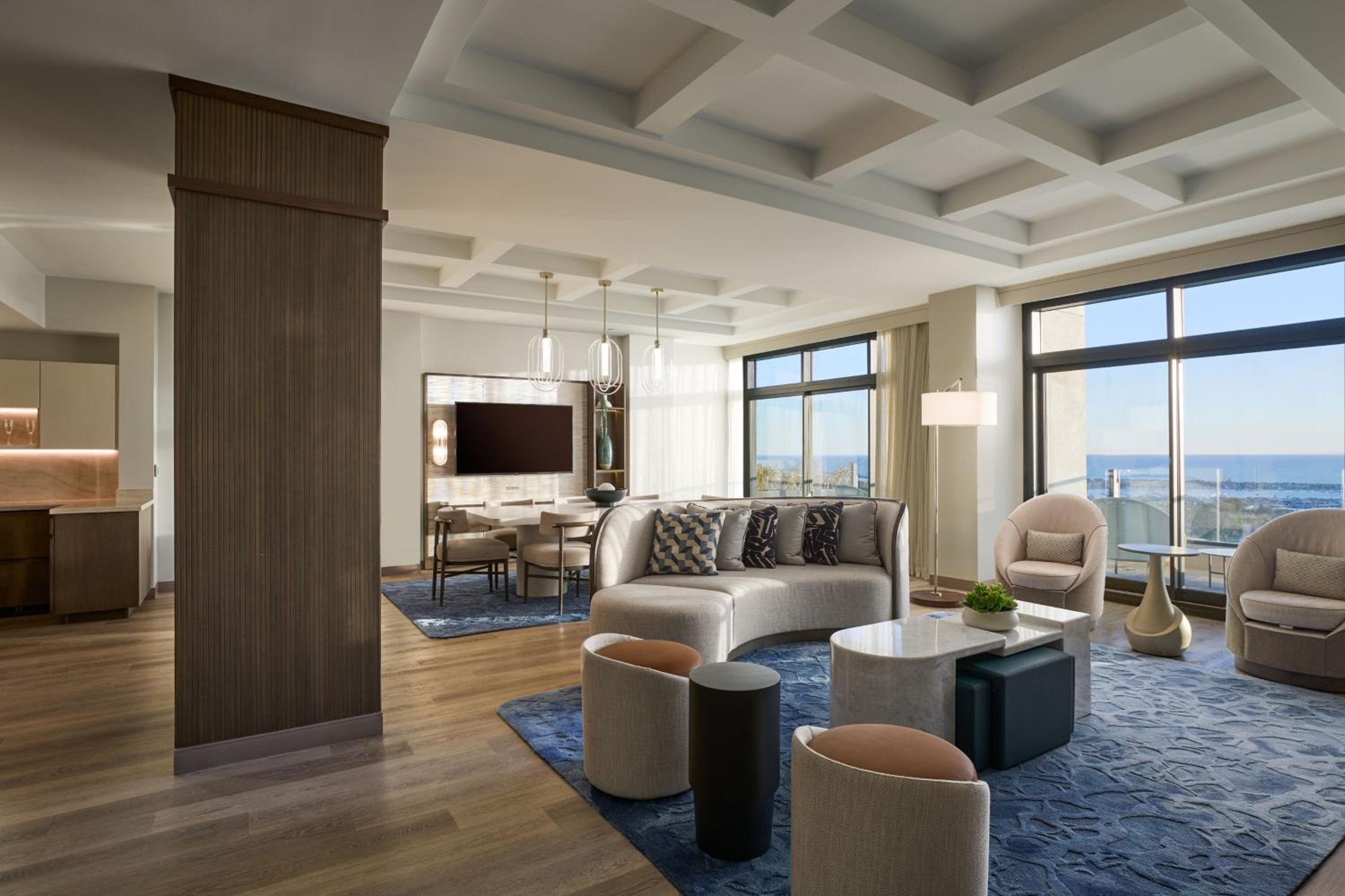 Penthouse Suite, 1 King, Ocean View, Balcony, Sky - Photo 1