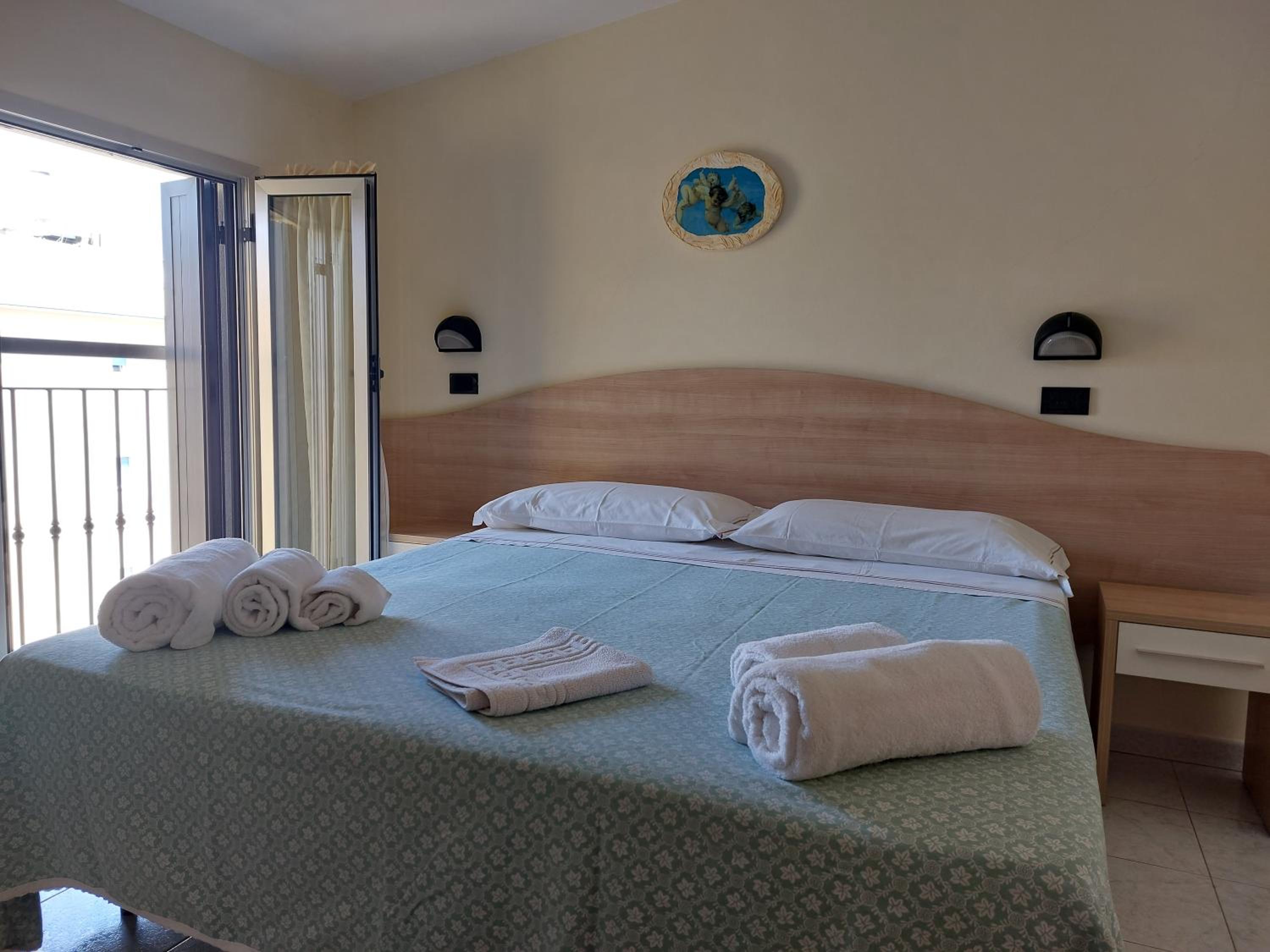 Economy Double Room photo 2