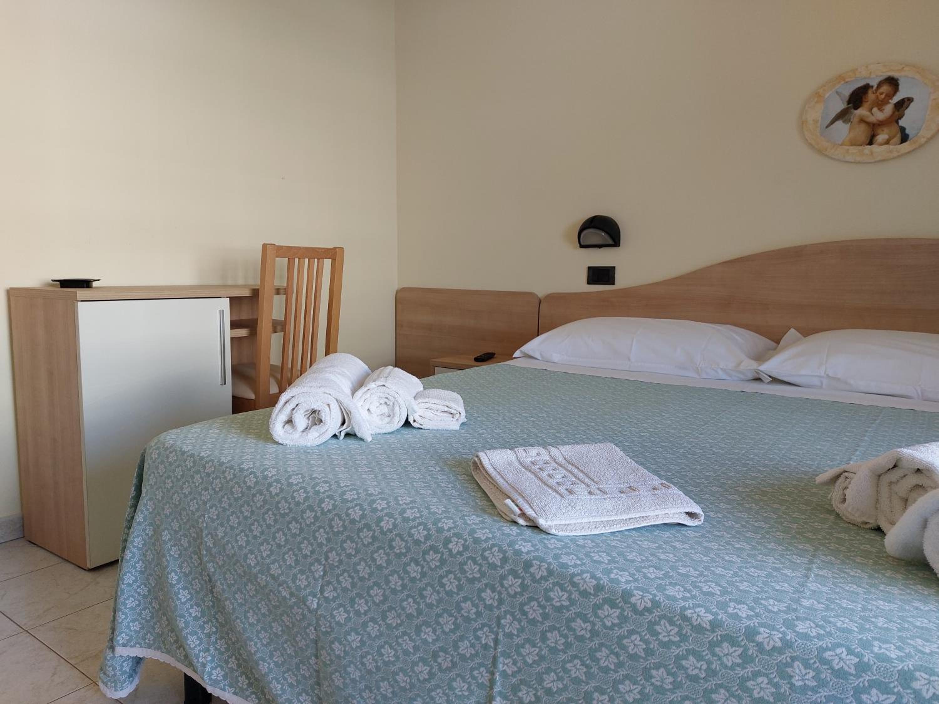 Economy Double Room photo 1